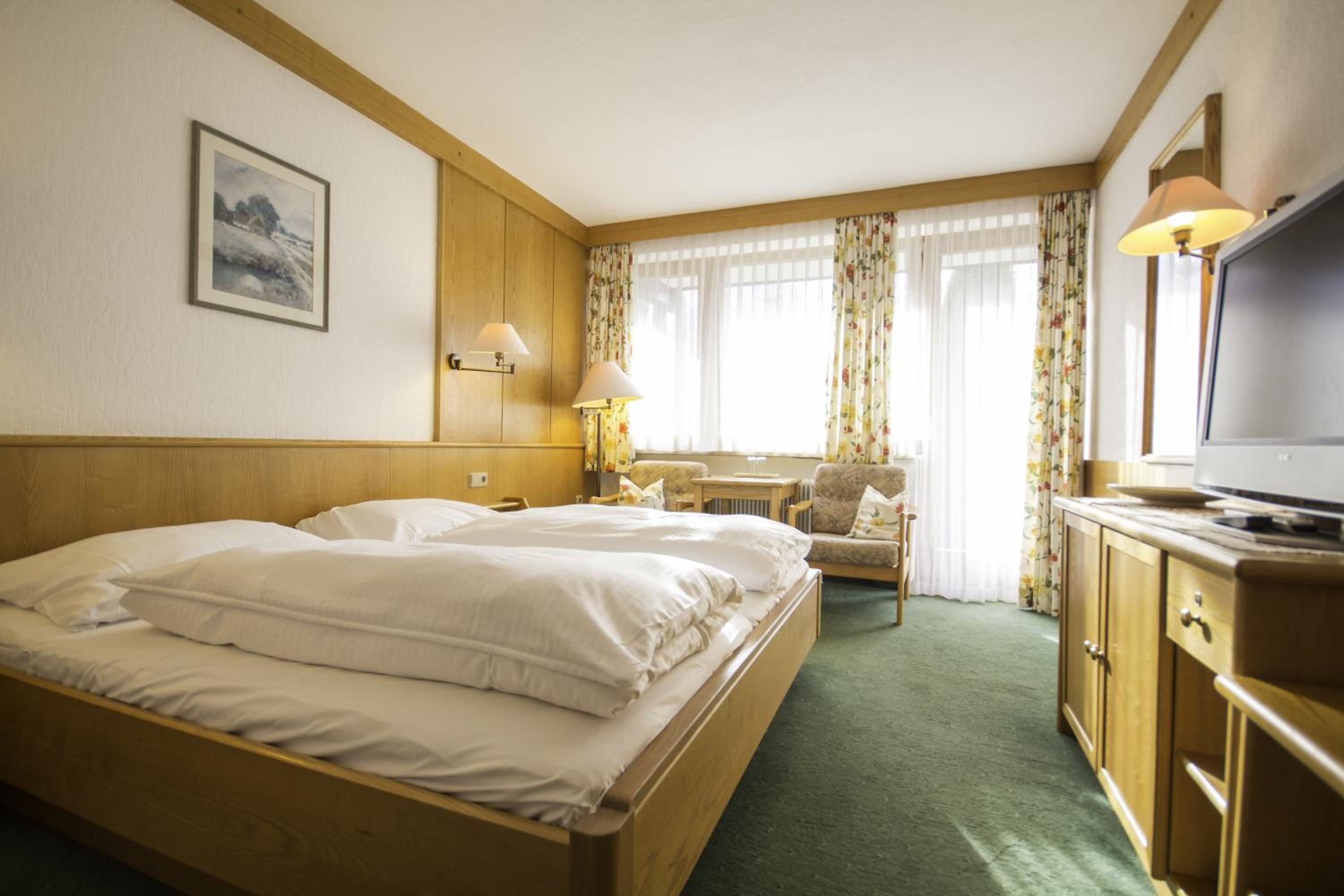 Double Room with Balcony - Photo 13