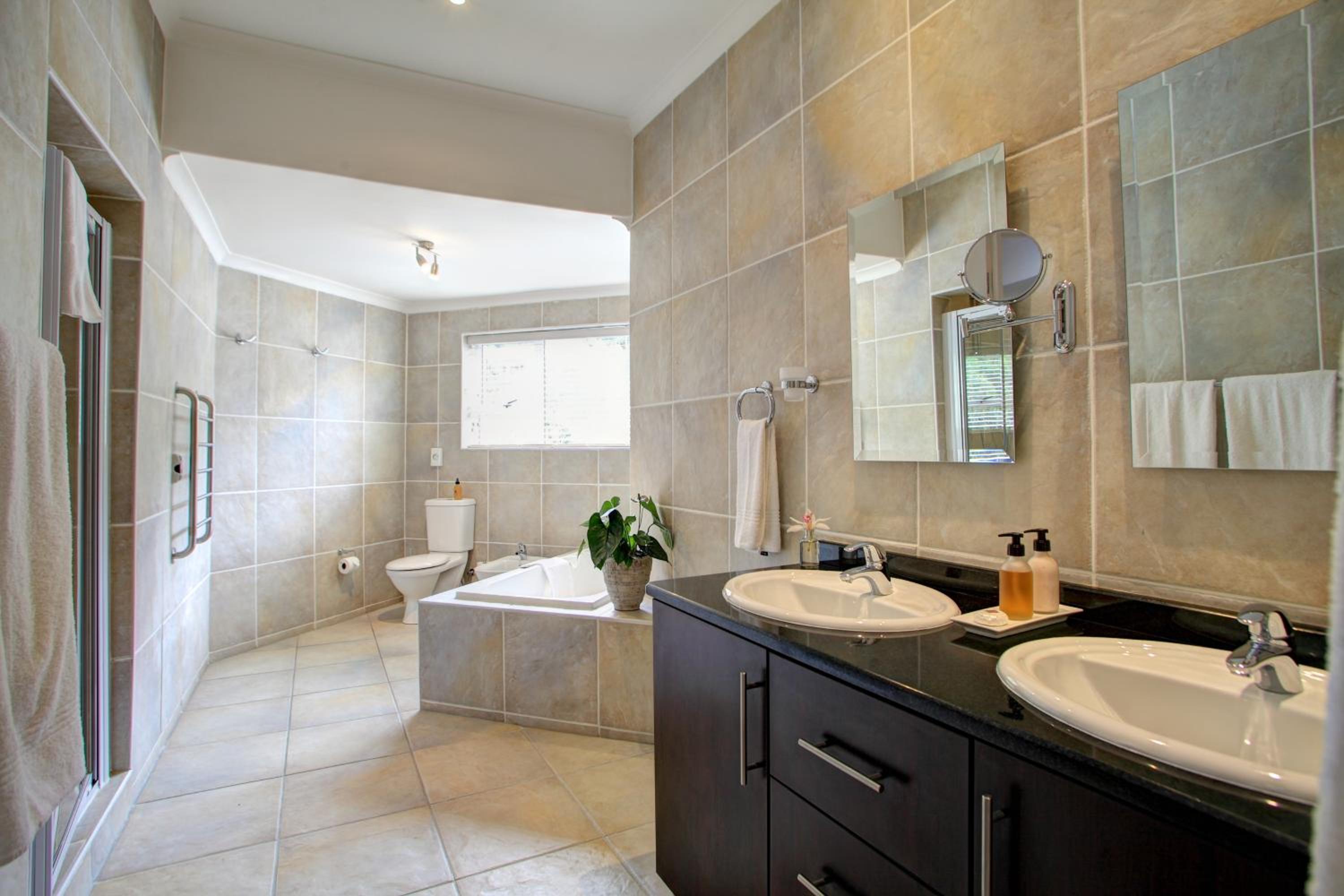 Luxury Suite 7 - Photo 9