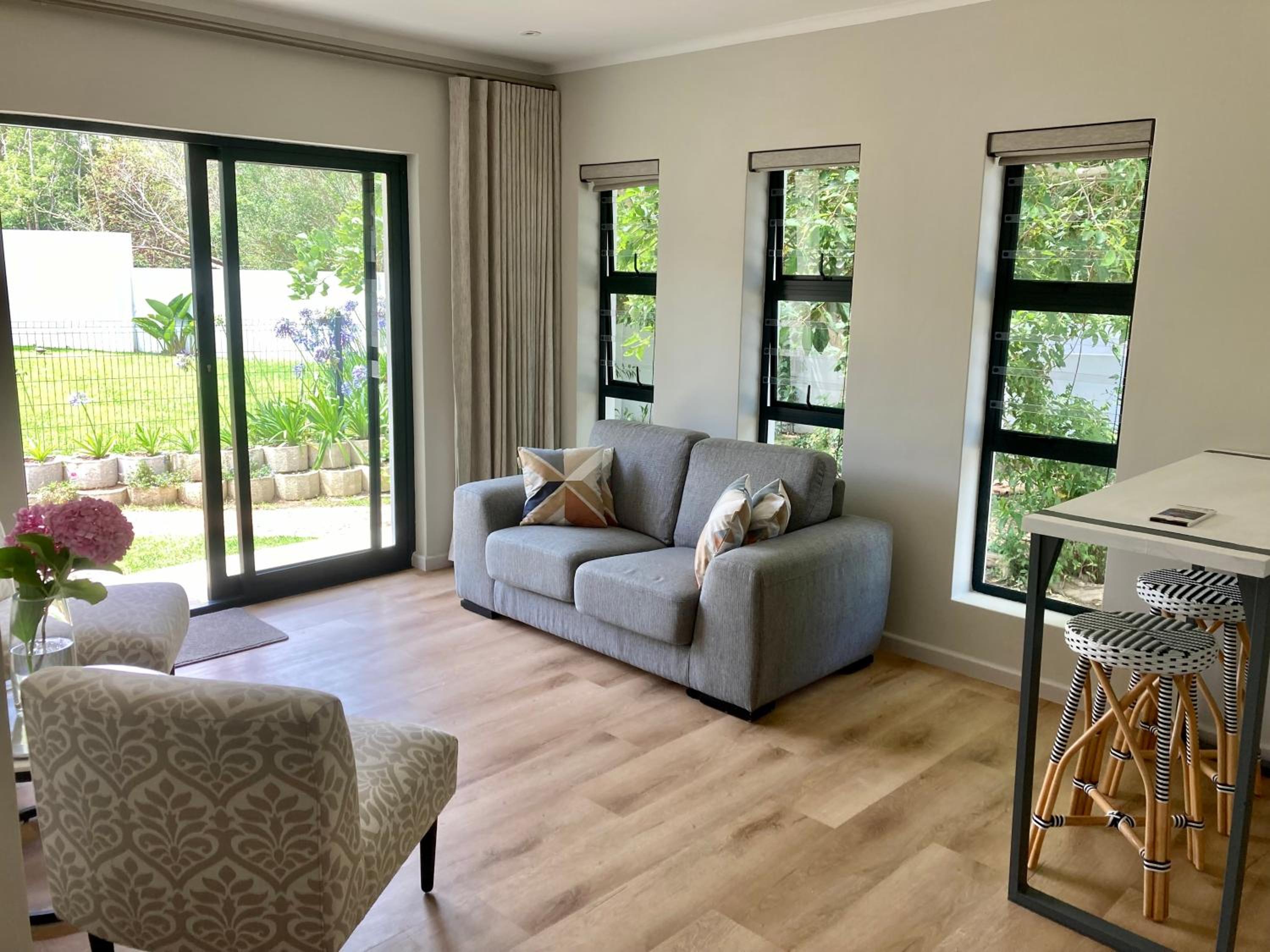One-Bedroom Apartment with Pool View photo 1