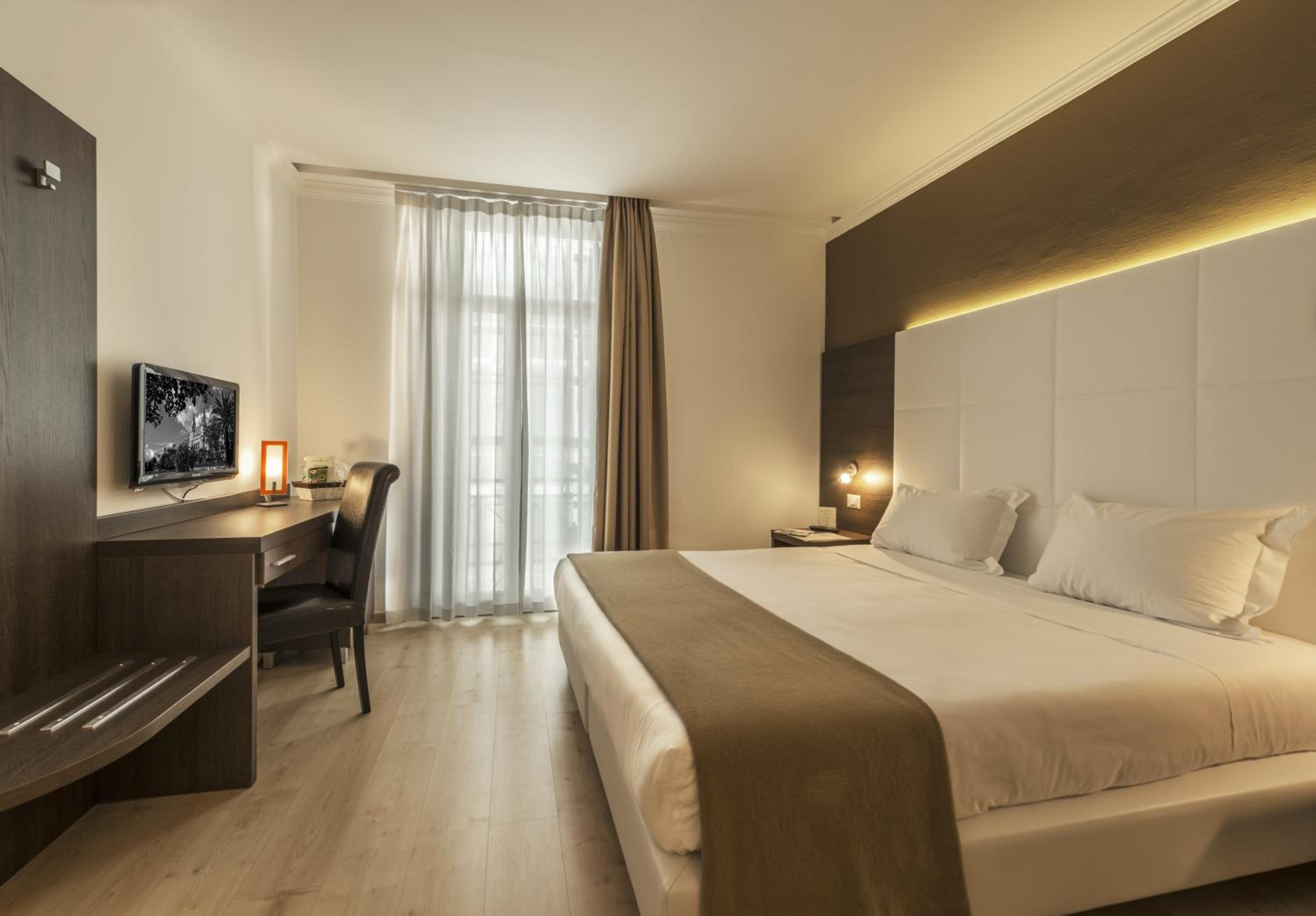 Double Room thumbnail 6