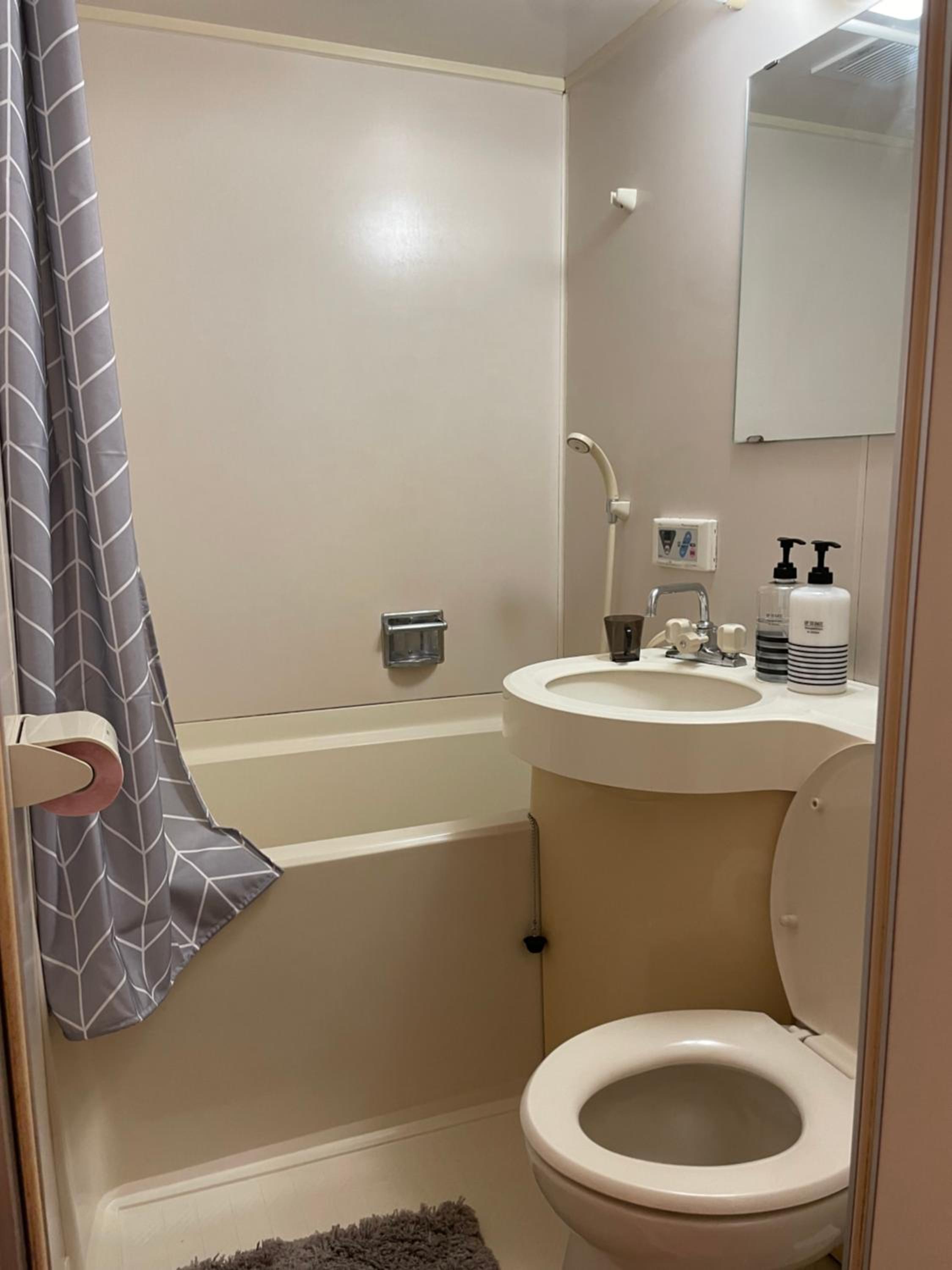 Best Shinjuku Modern Full-furnished Apartment2 ONLY 2min to Shinjuku by Train bathroom photo