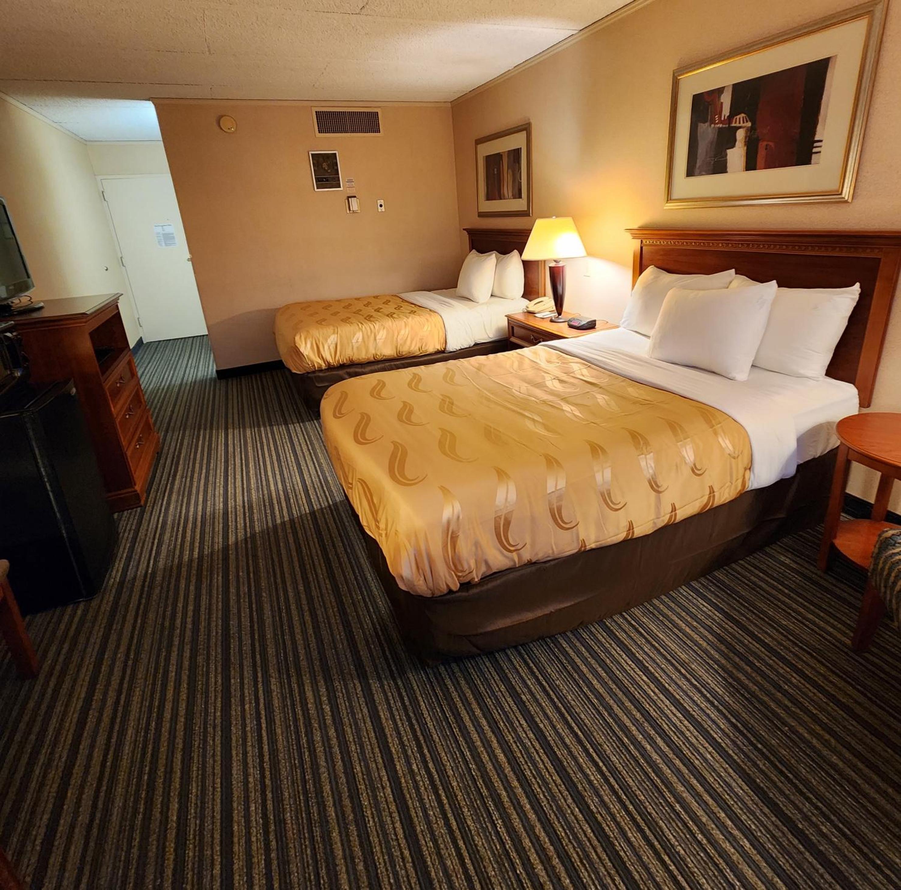 Double Room with Two Double Beds - Non-Smoking - Photo 5