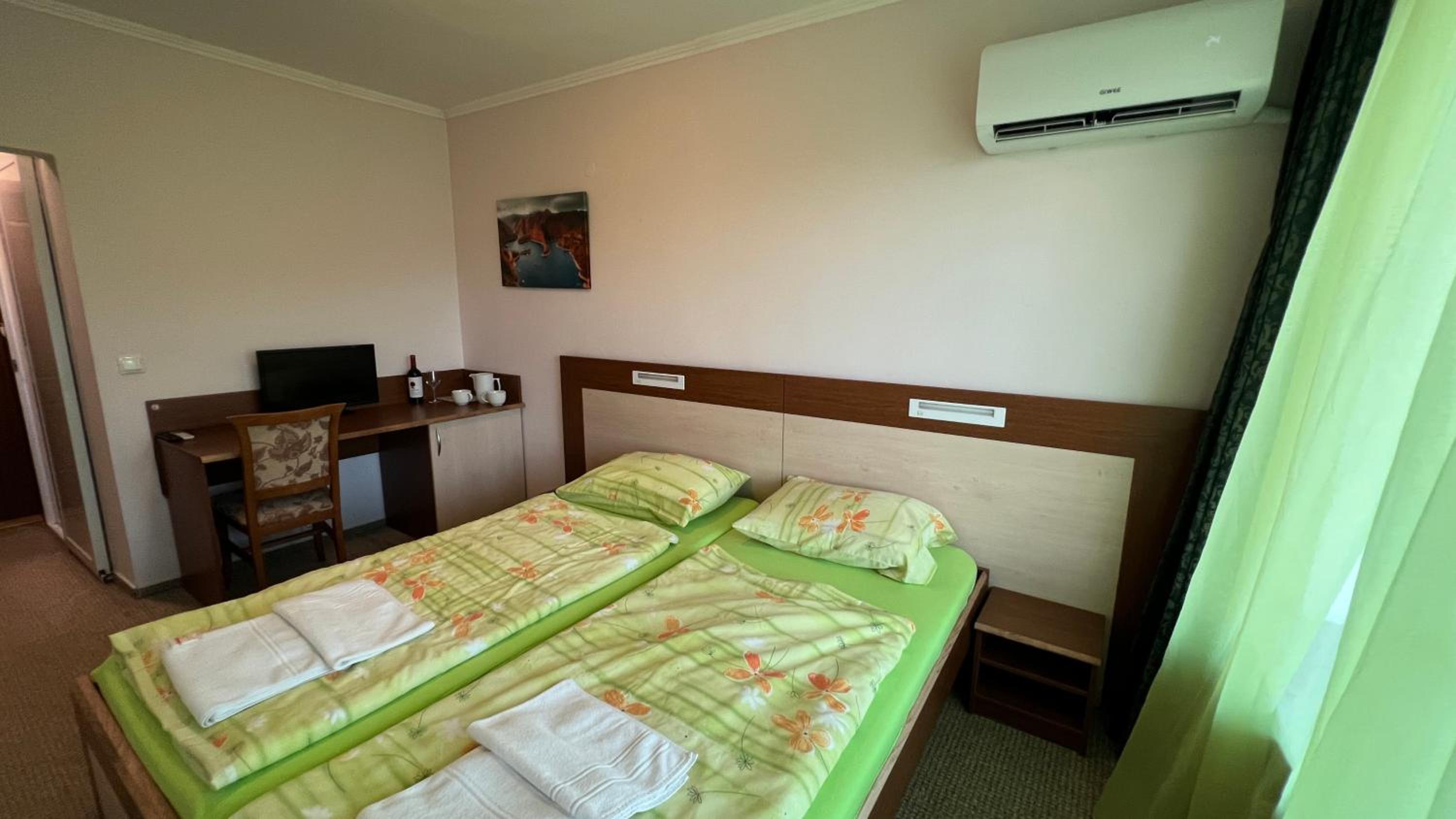 Deluxe Double Room with Balcony and mountain view