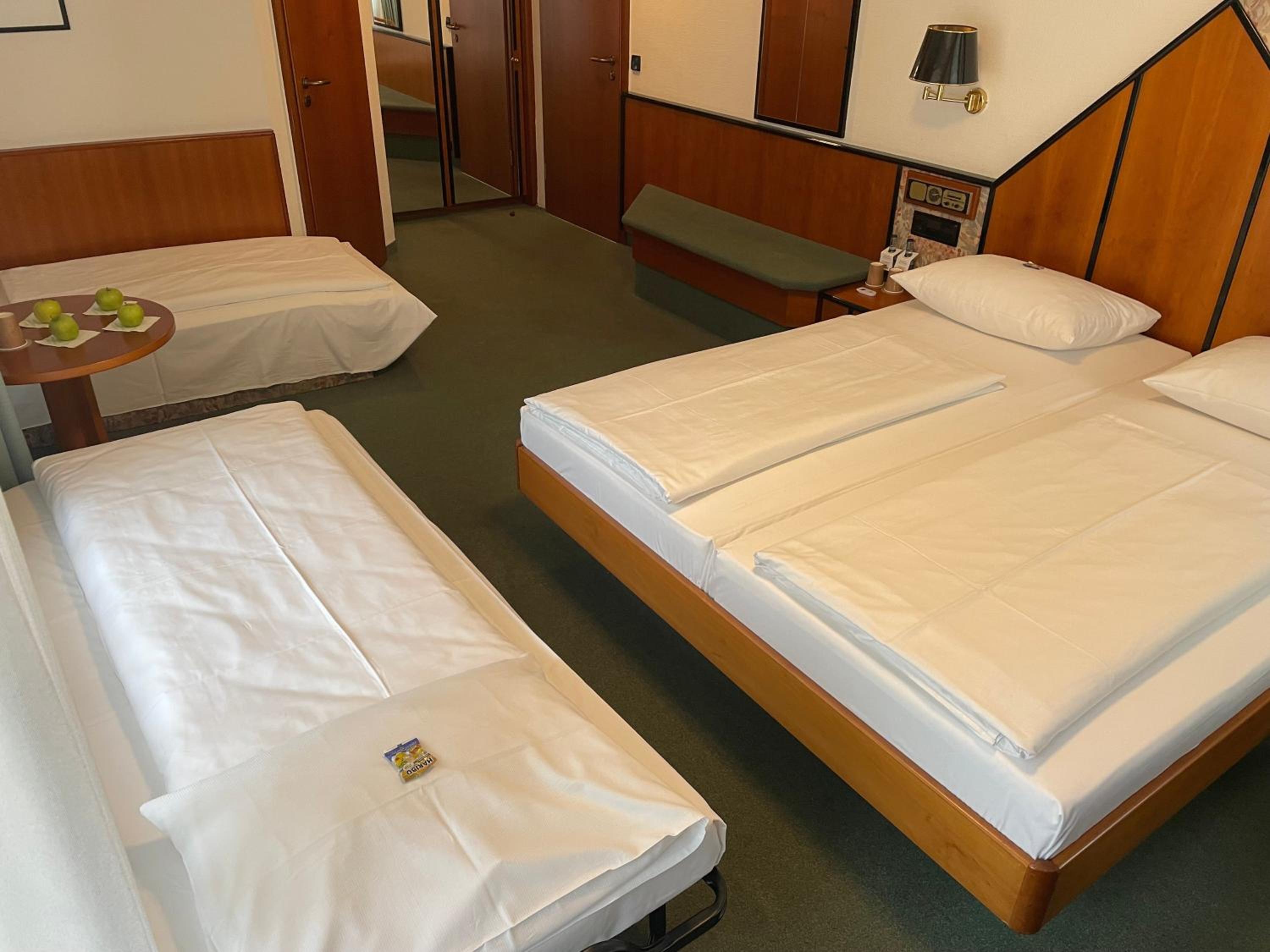 Budget Double Room photo 3