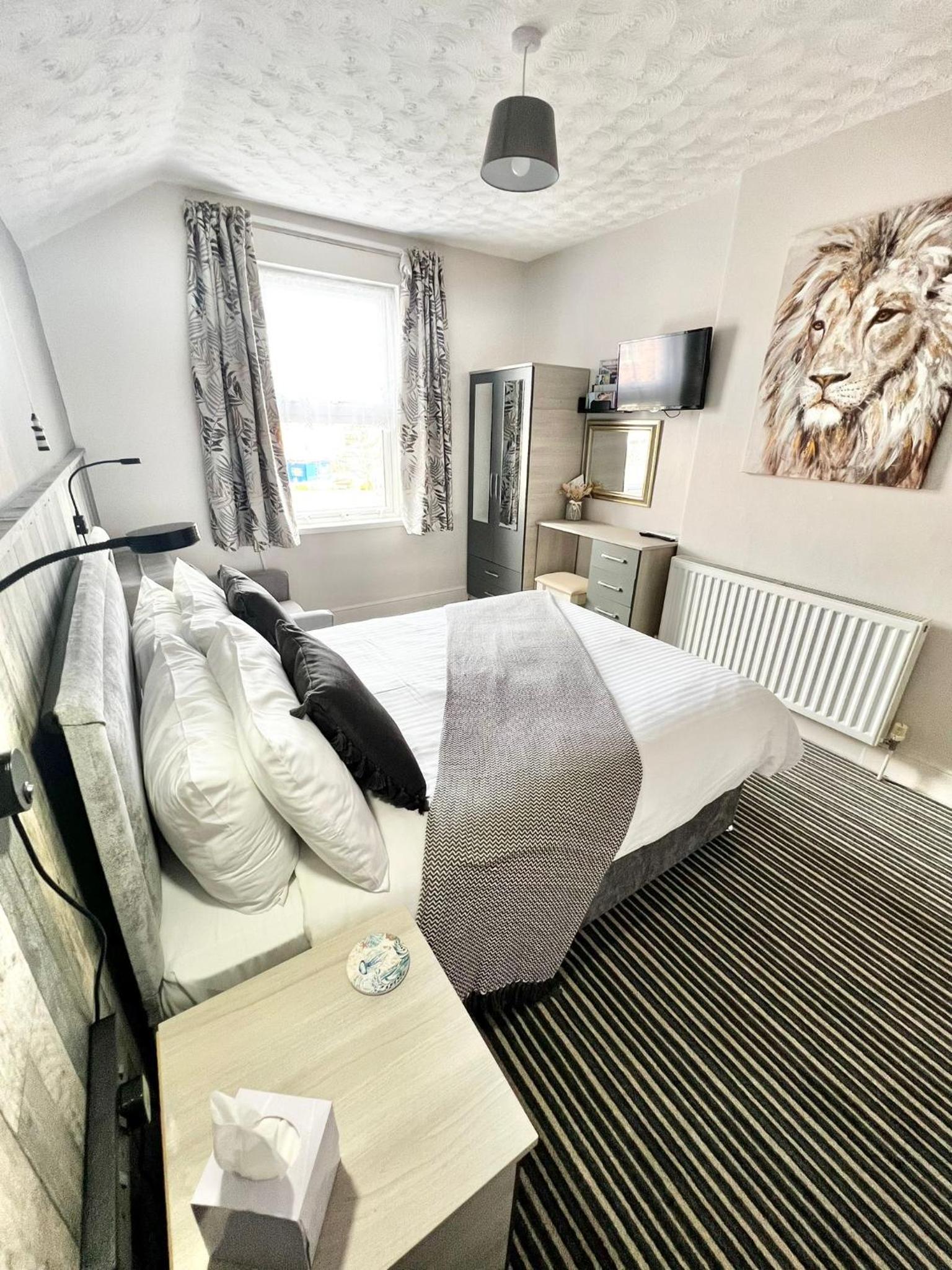 Large Double Room photo 2