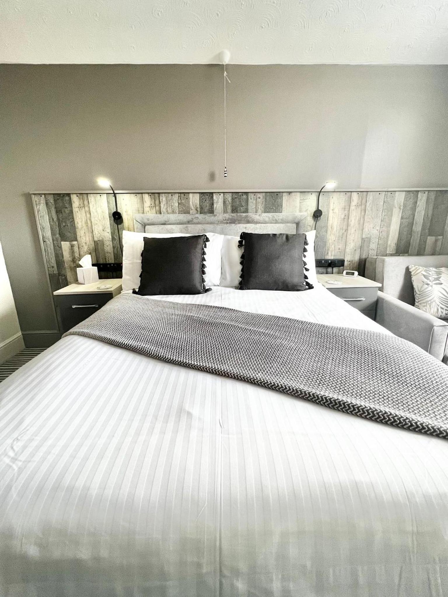 Large Double Room photo 3