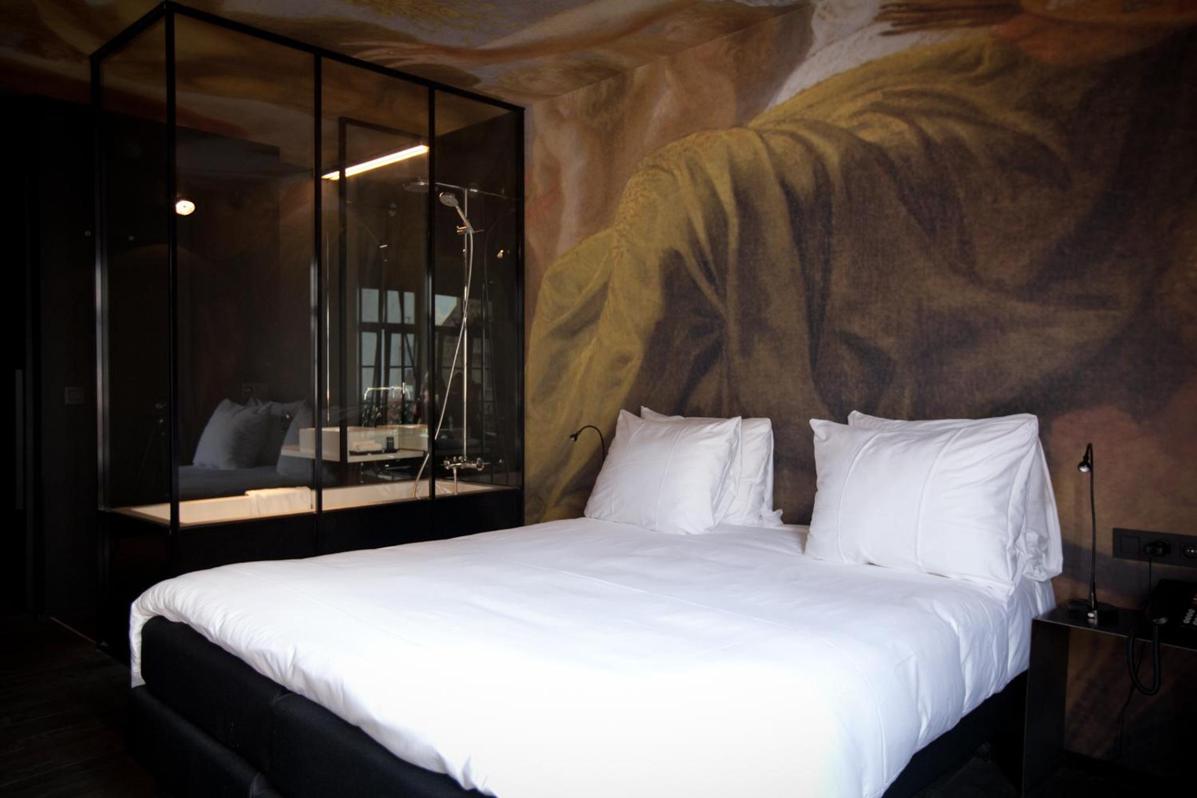 Deluxe Double Room with bath and Cathedral View - Photo 23