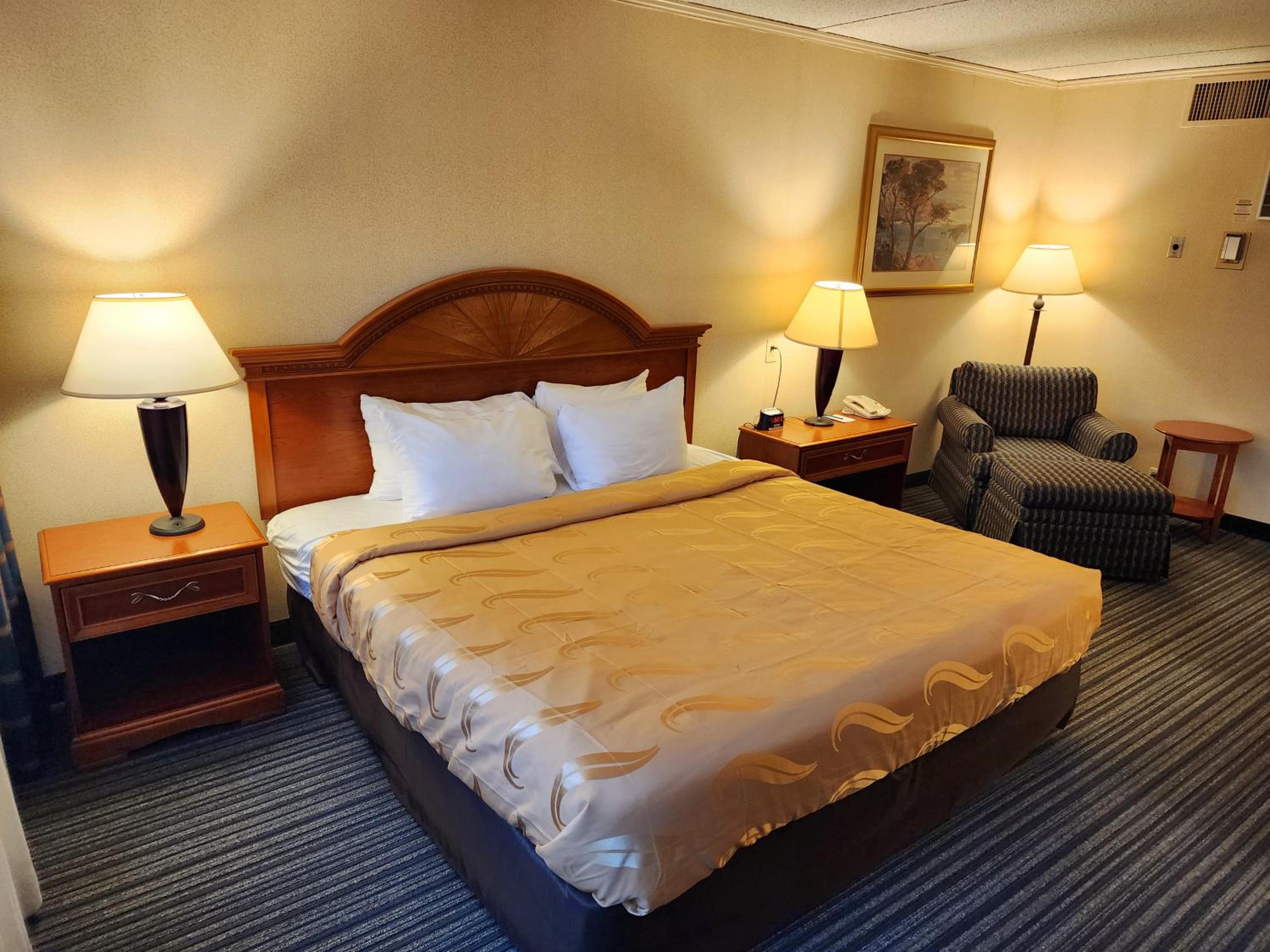 King Room - Non-Smoking - Photo 3