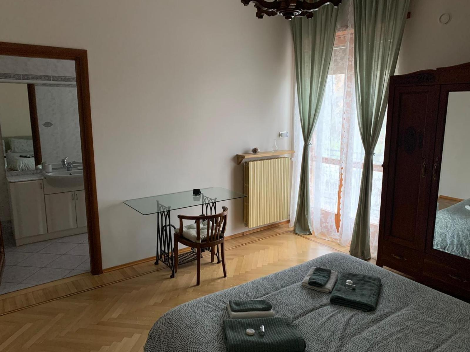 Double Room with Private Bathroom photo 1