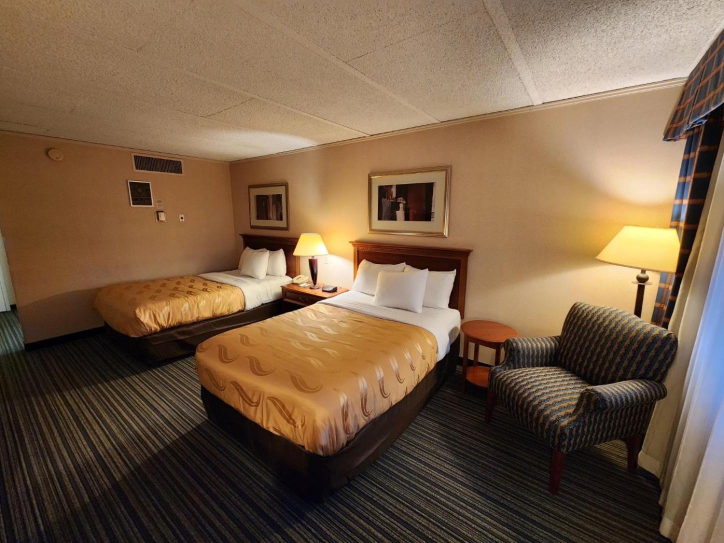 Double Room with Two Double Beds - Non-Smoking - Photo 2