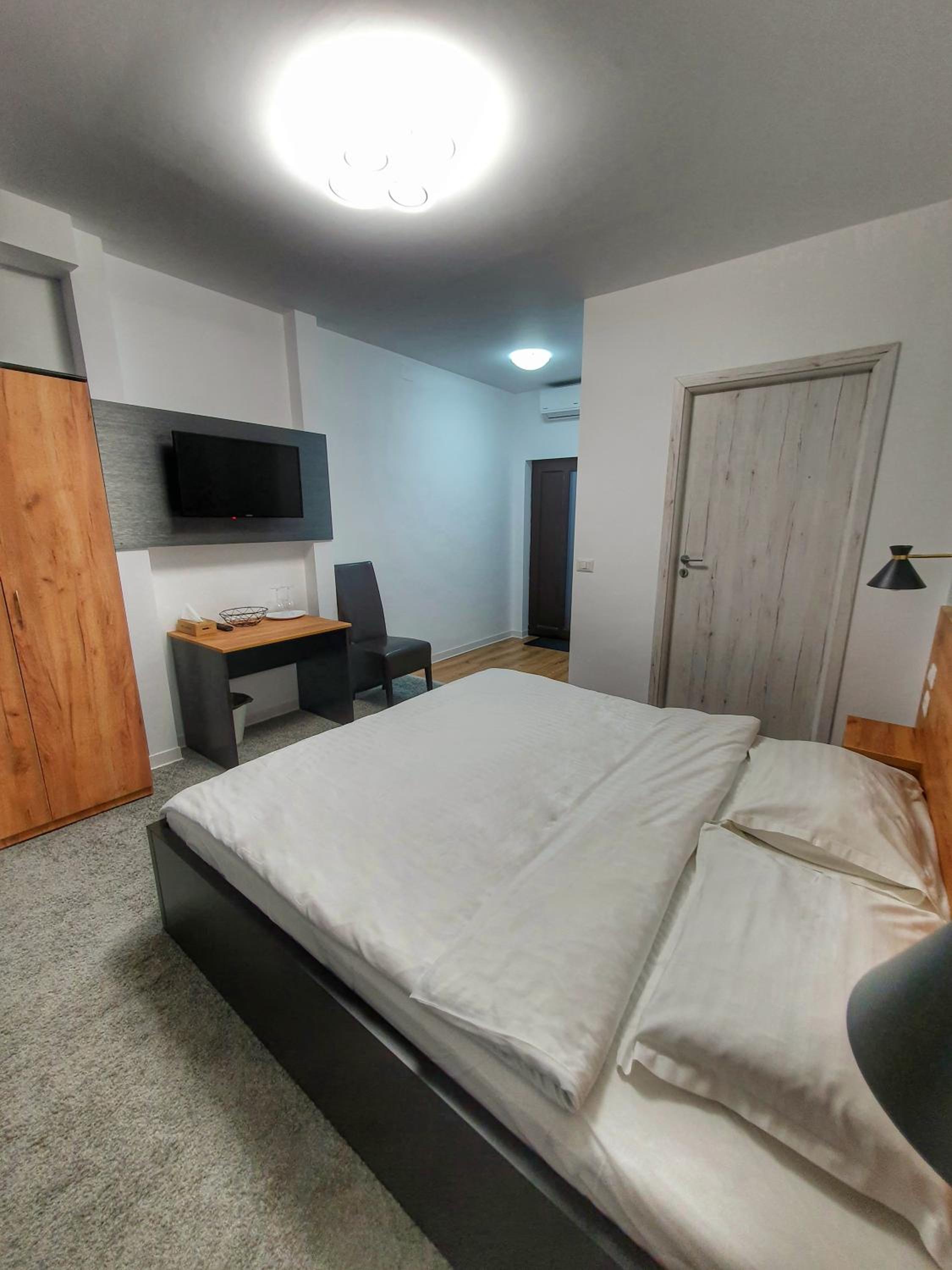 Deluxe King Room photo 1