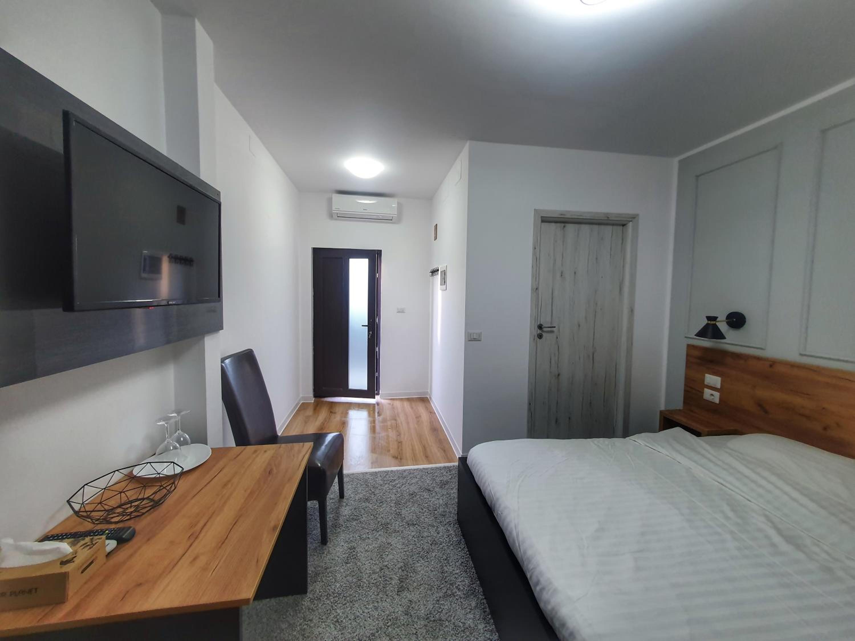 Deluxe King Room photo 3