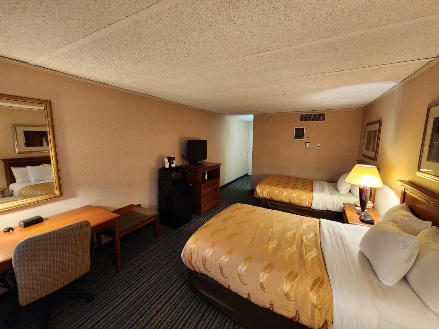 Double Room with Two Double Beds - Non-Smoking - Photo 6