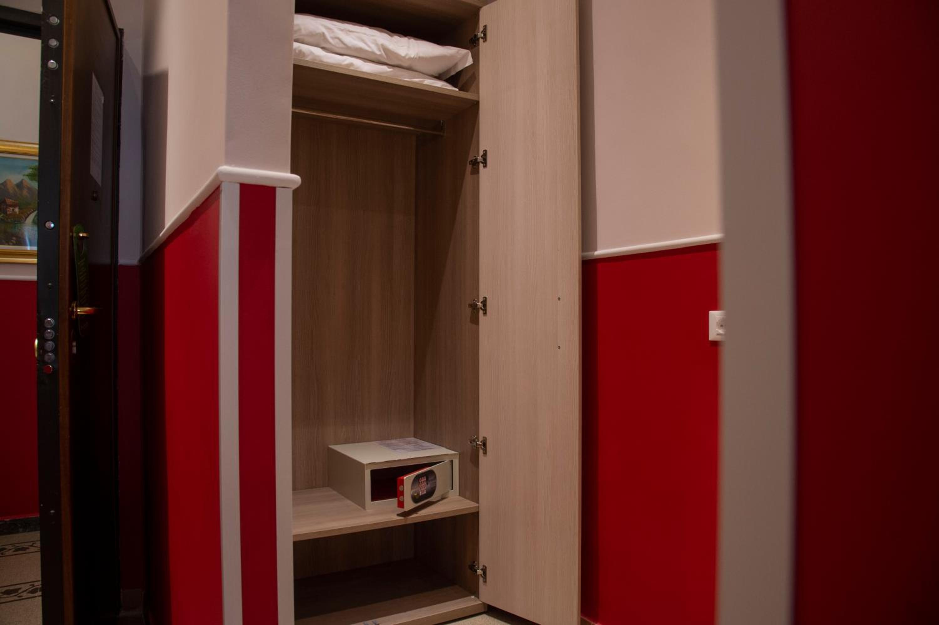 Double or Twin Room with Private Bathroom photo 3