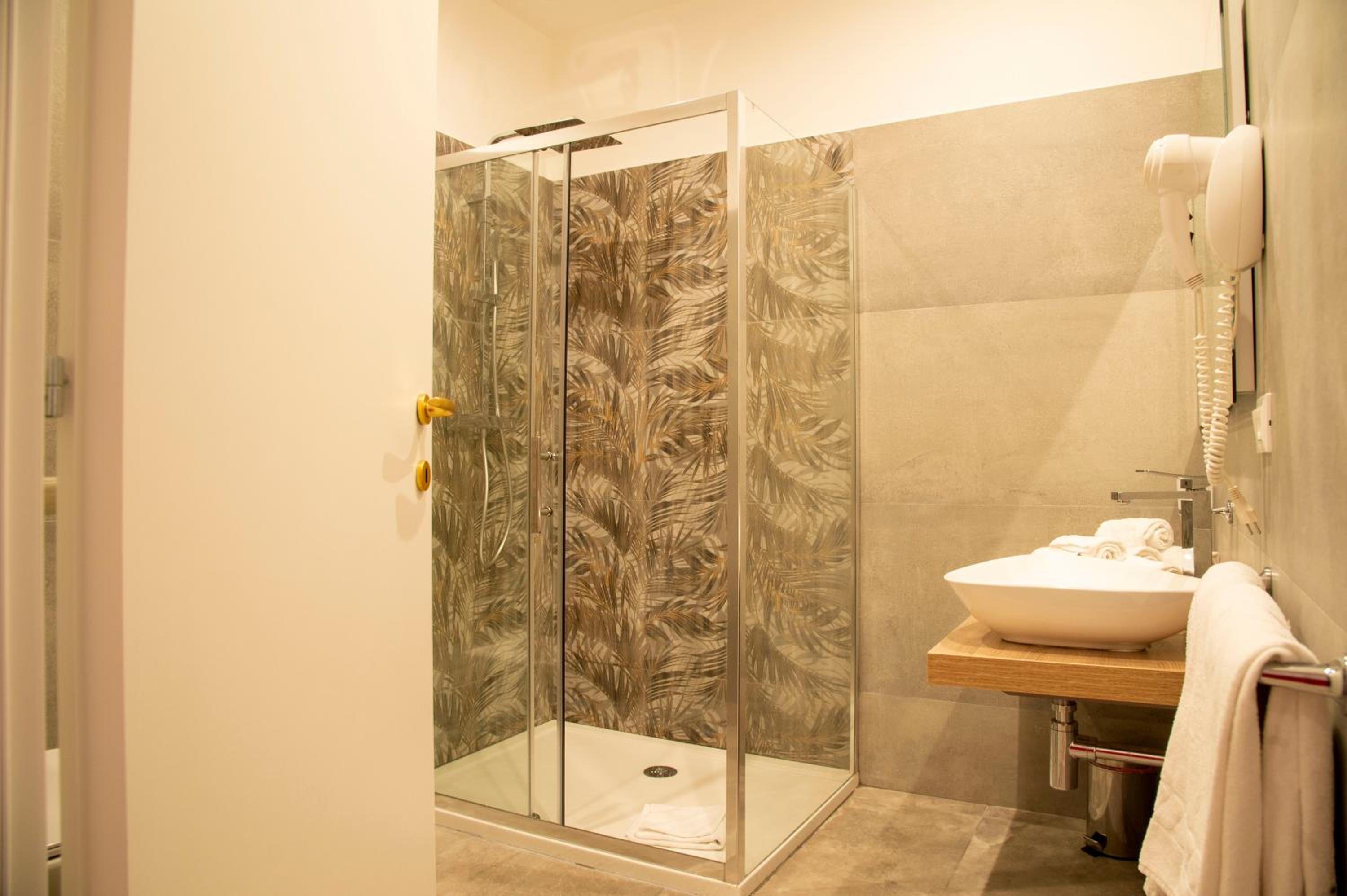 Quadruple Room with Private Bathroom photo 2