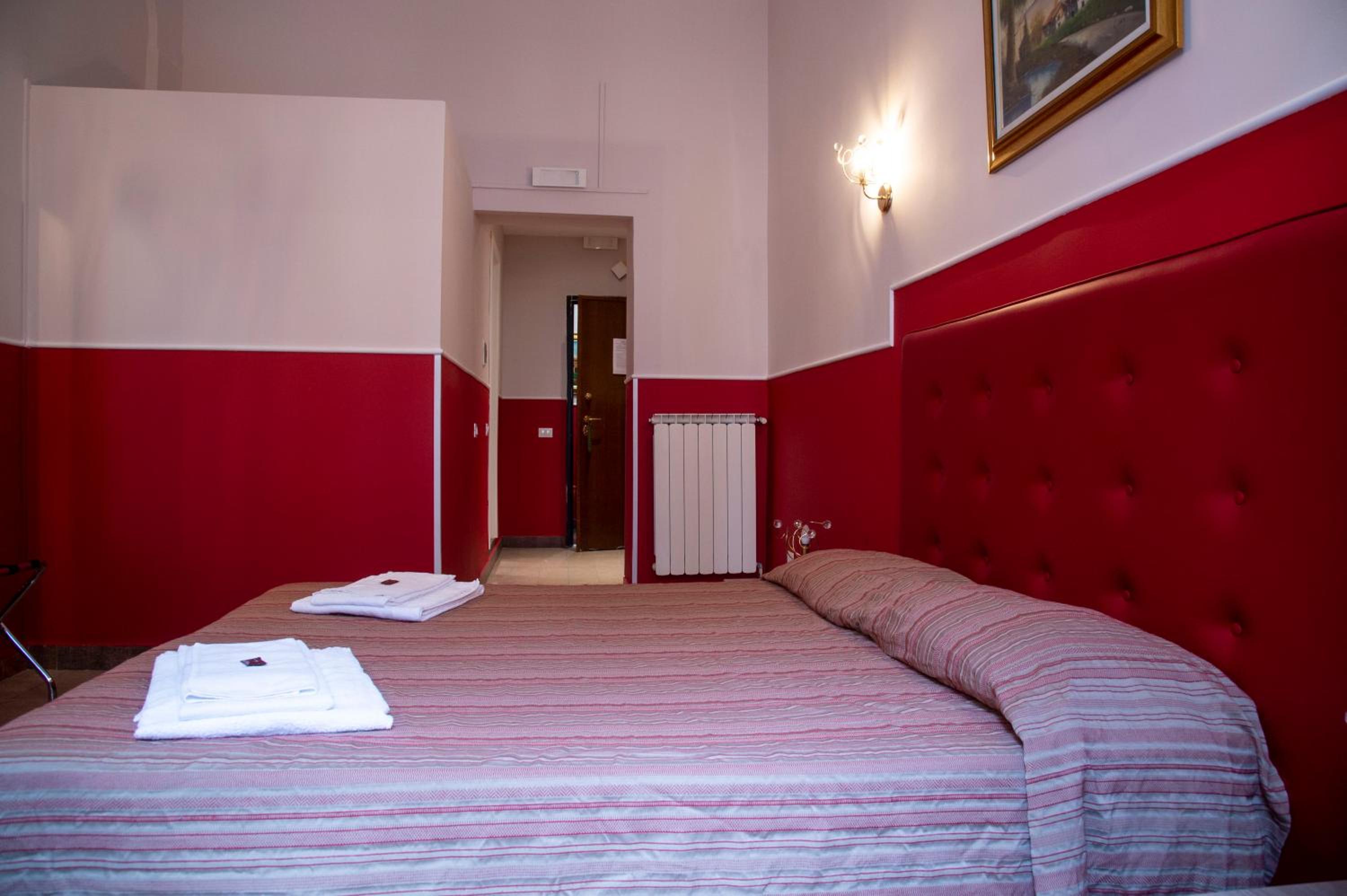 Double or Twin Room with Private Bathroom photo 2
