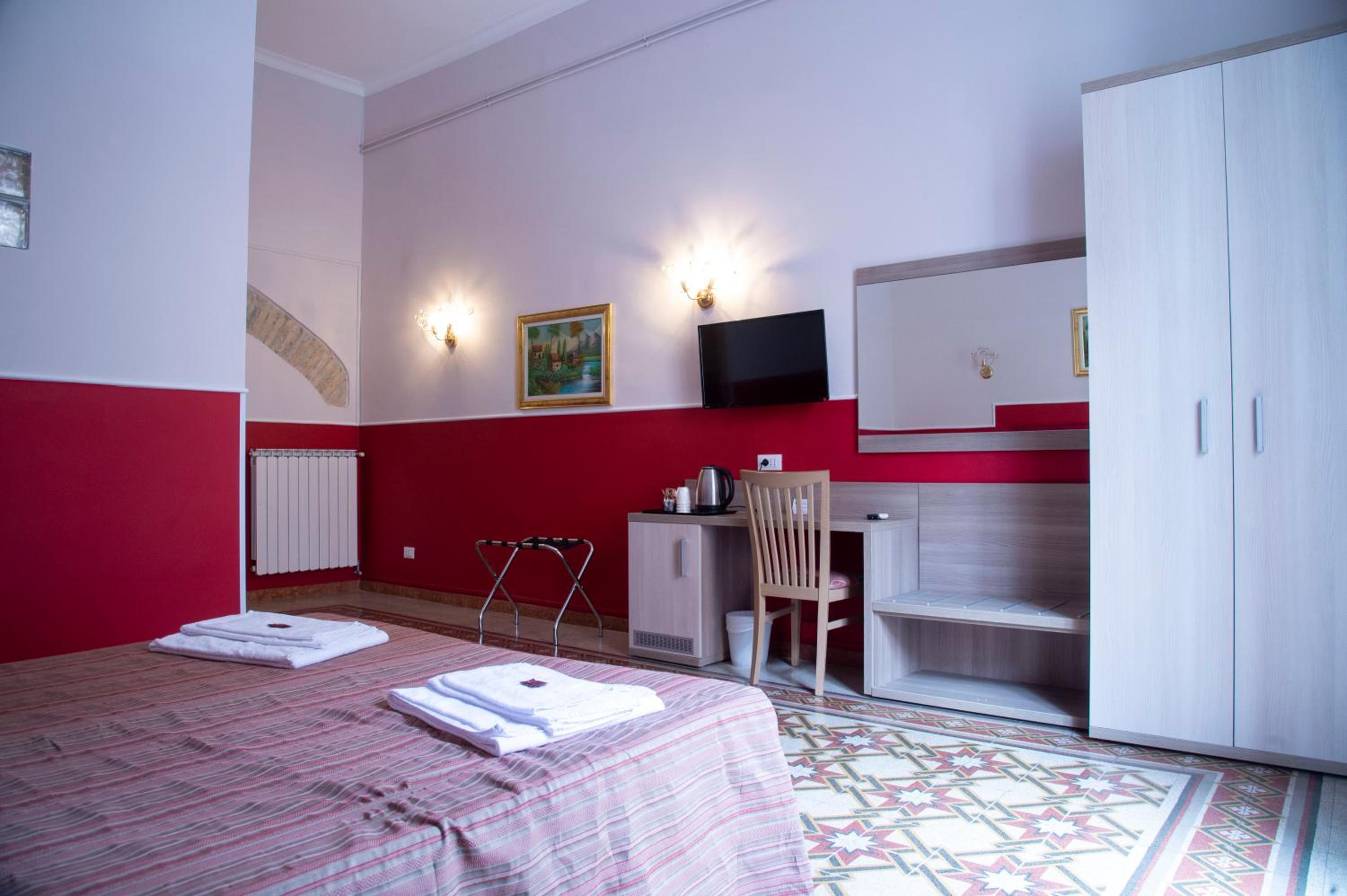 Quadruple Room with Private Bathroom photo 2