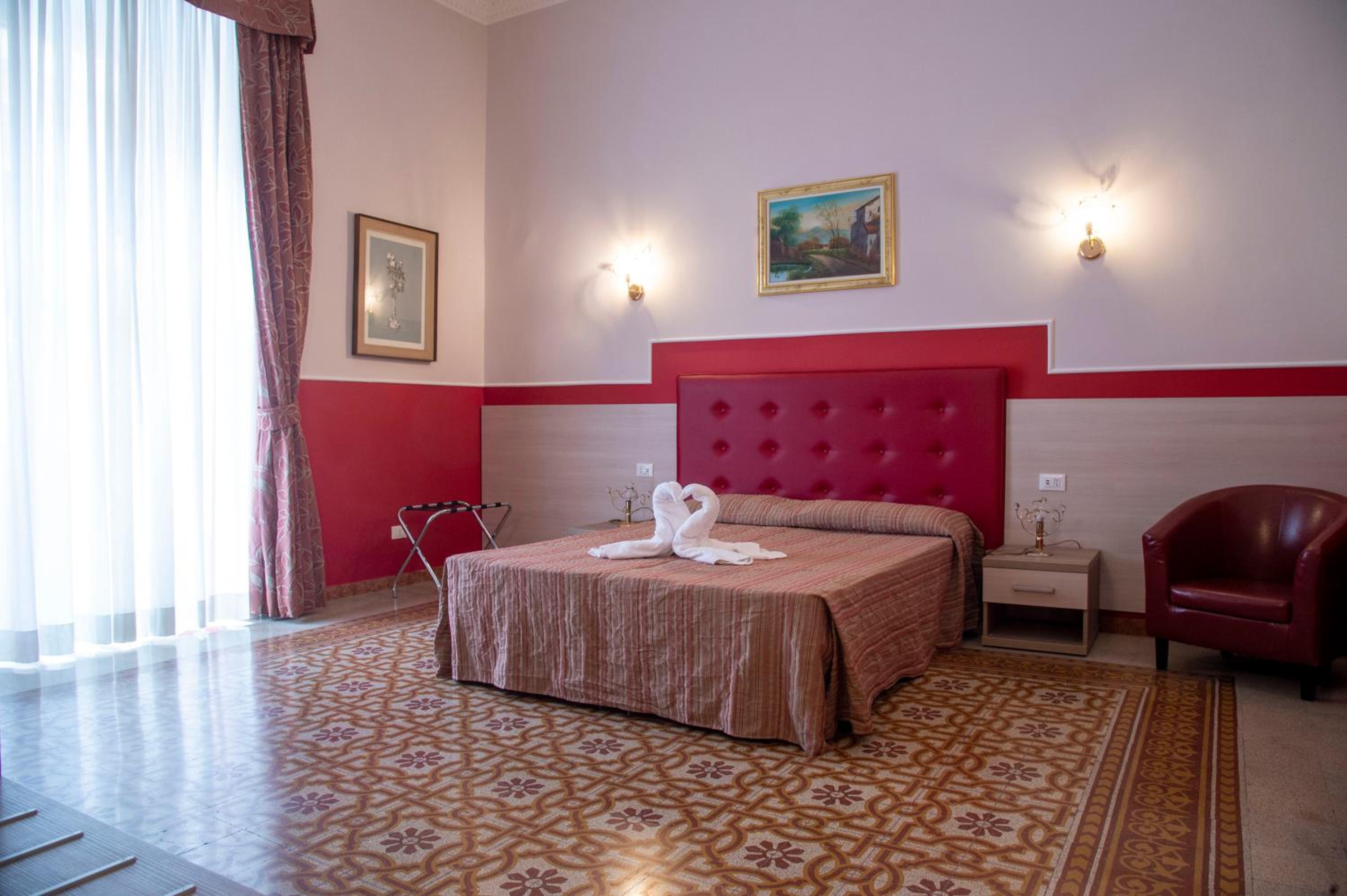 Deluxe Double or Twin Room photo 3
