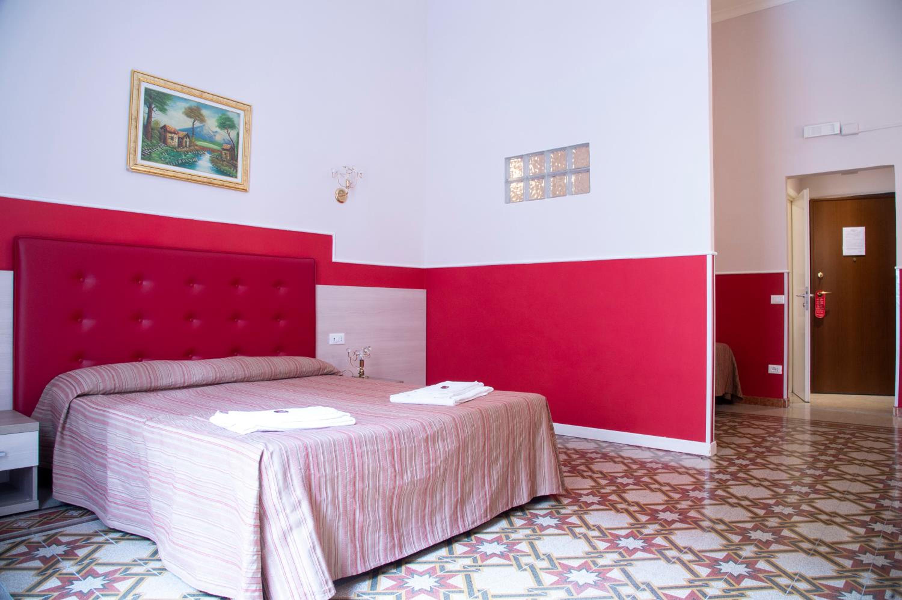Quadruple Room with Private Bathroom photo 1