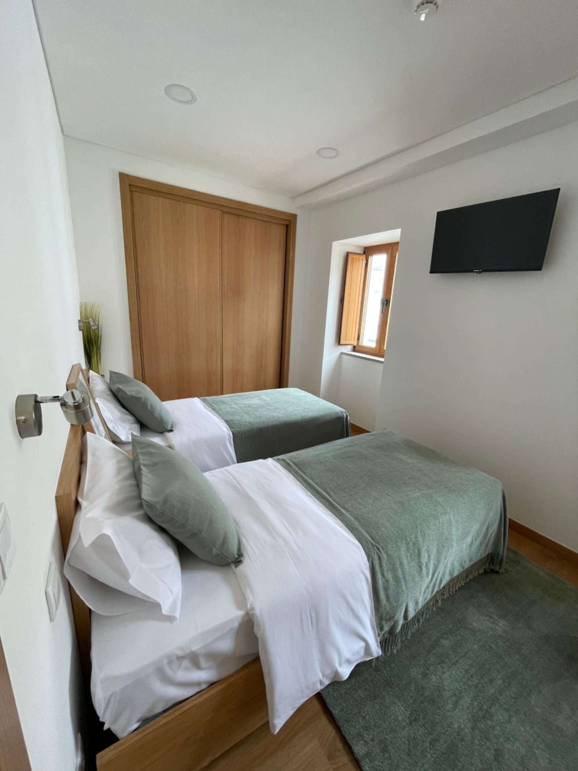 Twin Room With Private Bathroom - Photo 1