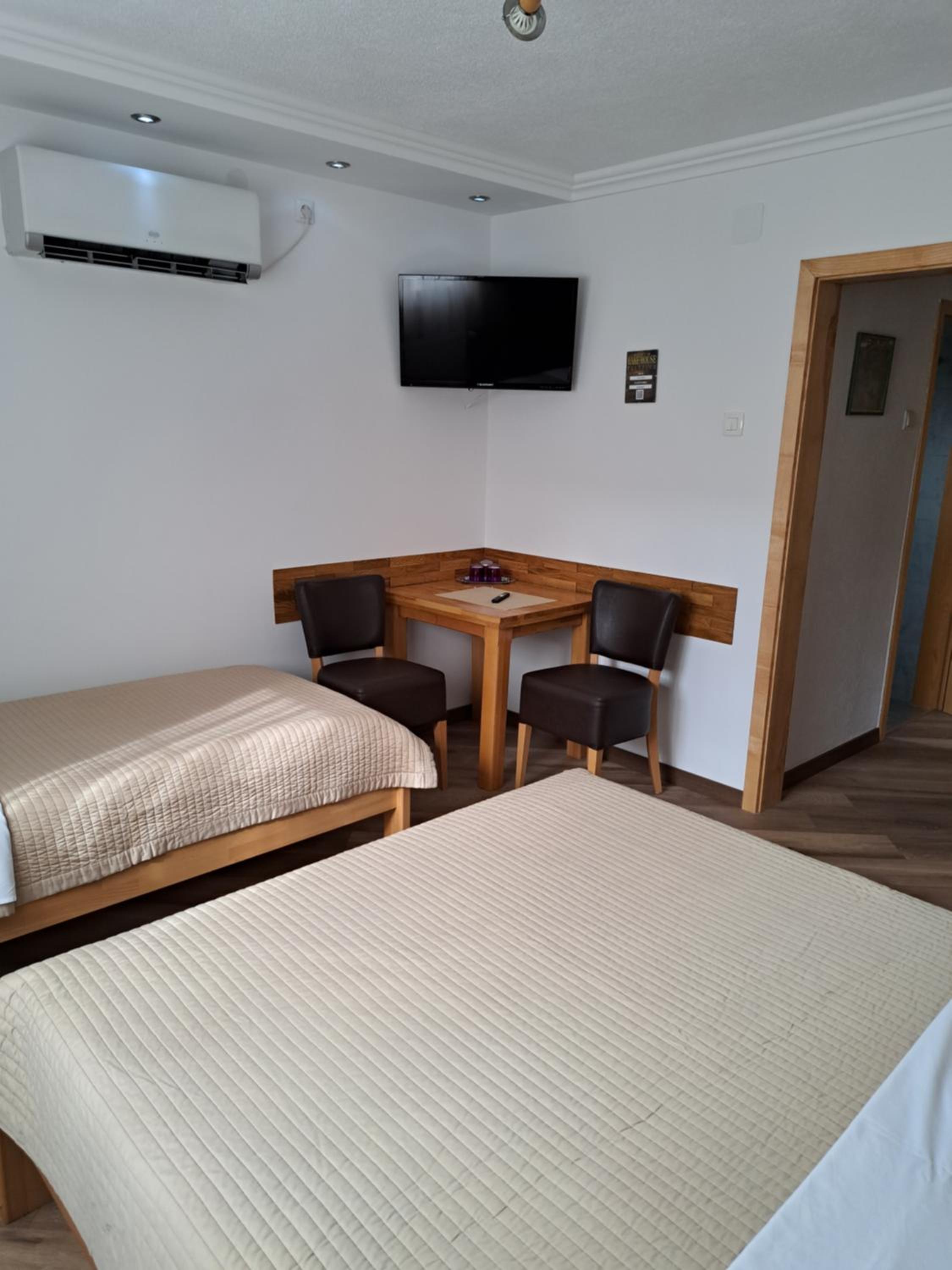 Superior Triple Room - Photo 11