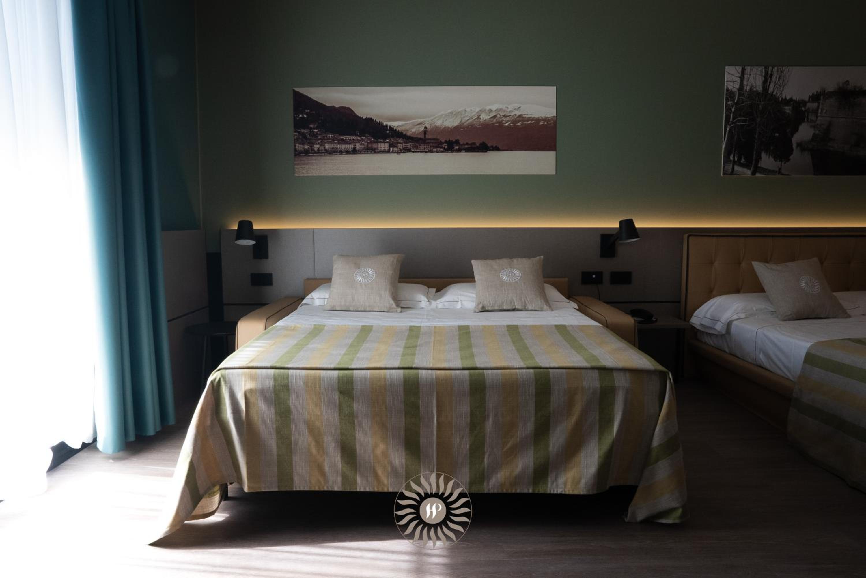 Superior Quadruple Room With Balcony and Partial Lake View - Photo 3