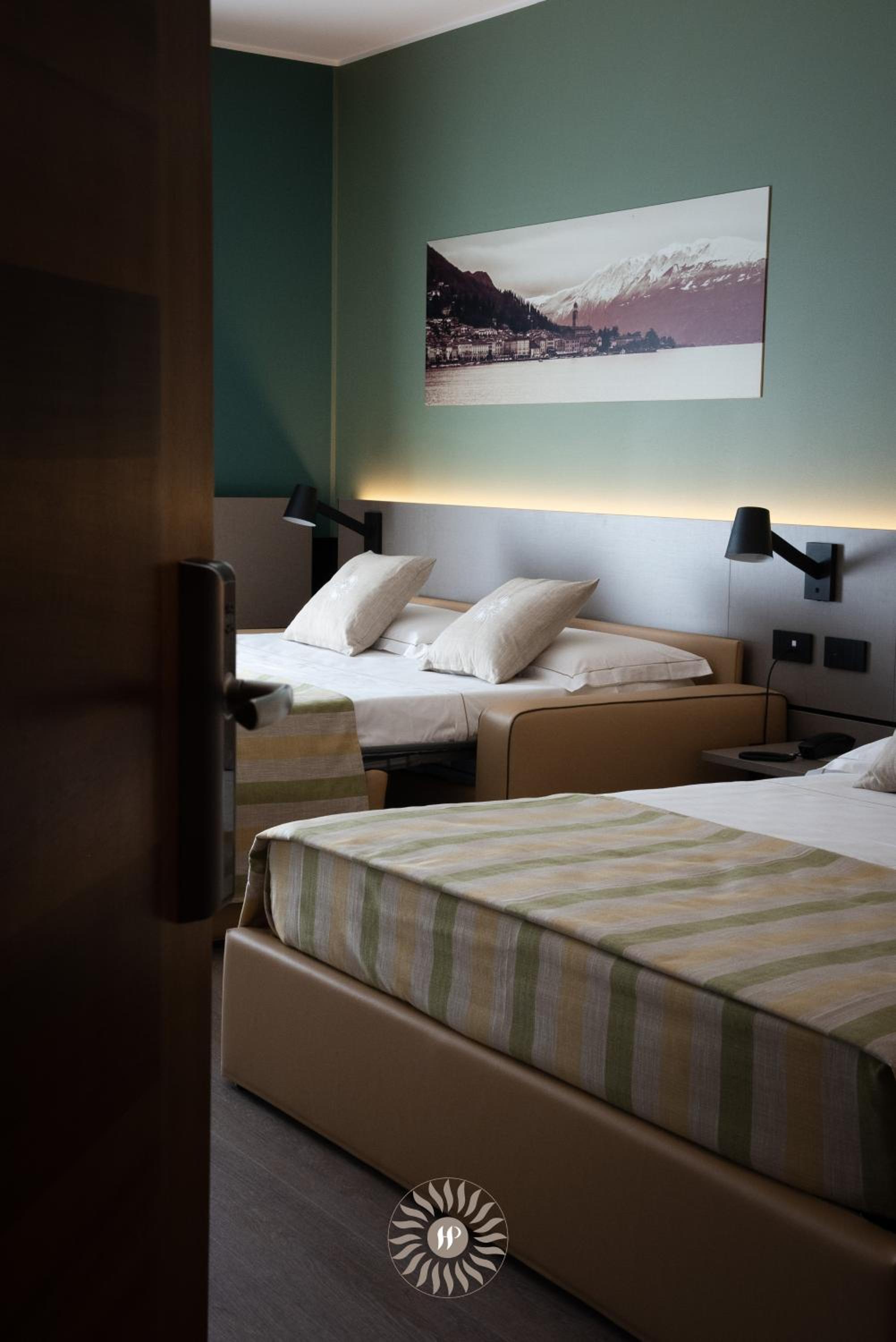 Superior Quadruple Room With Balcony and Partial Lake View - Photo 9