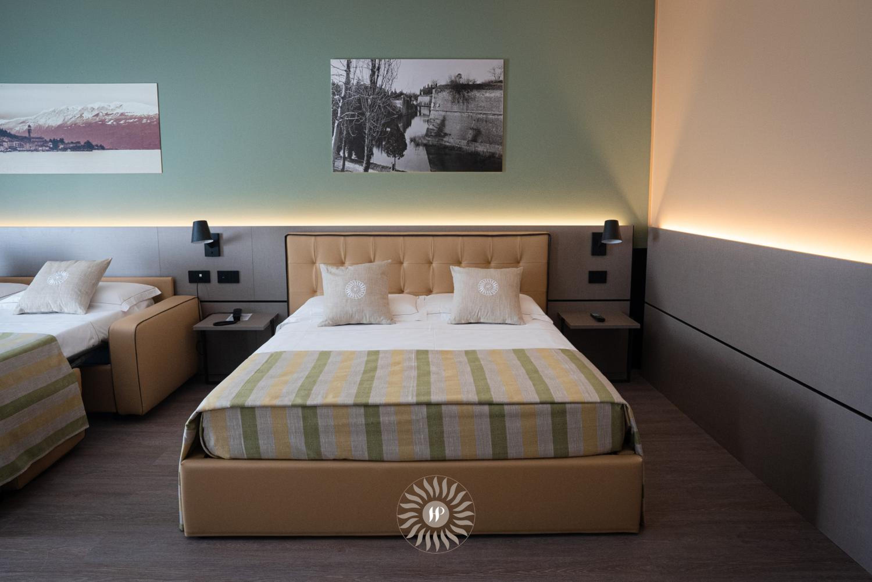 Superior Quadruple Room With Balcony and Partial Lake View - Photo 5