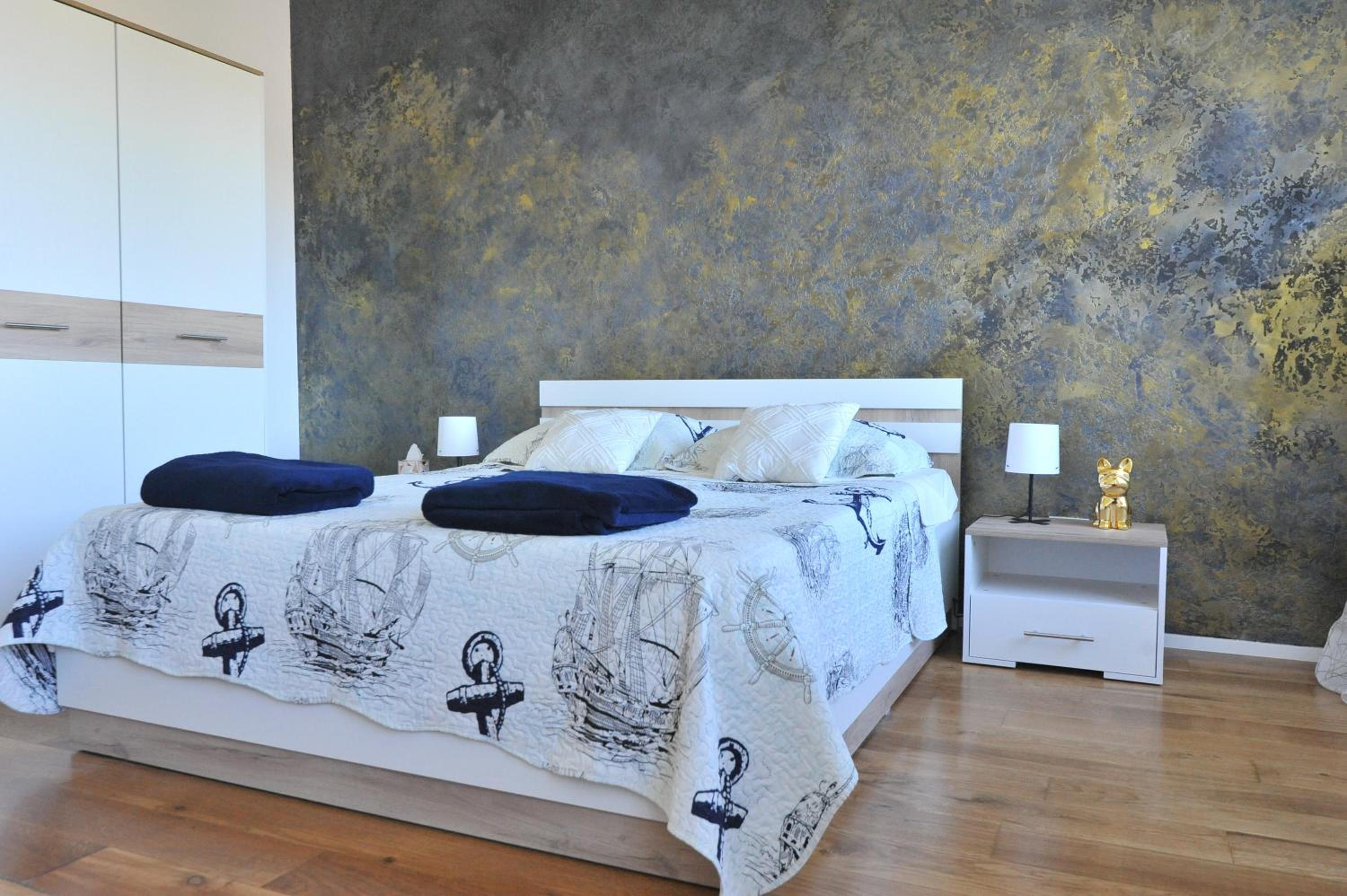 One-Bedroom Apartment - Photo 20