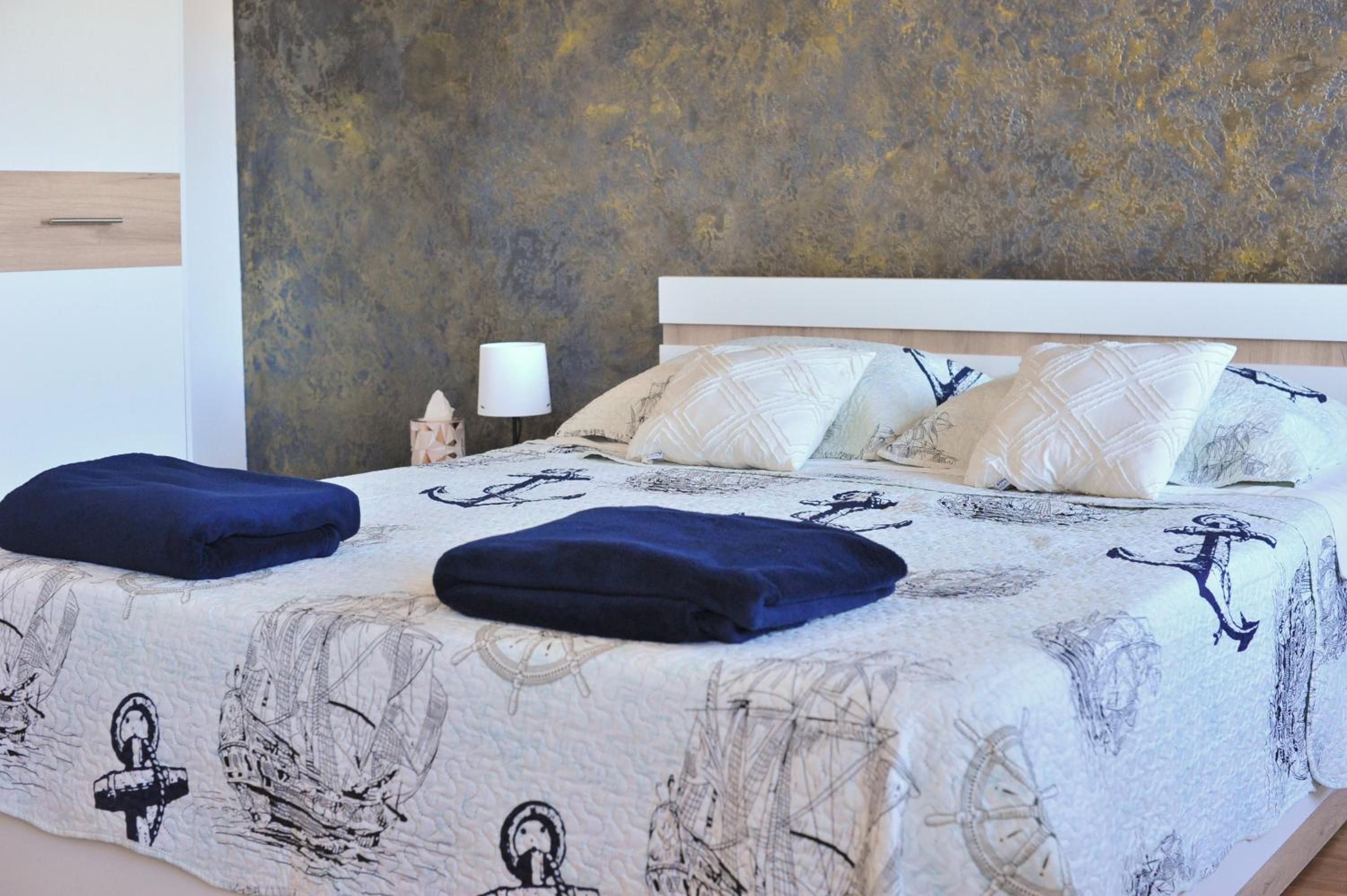 One-Bedroom Apartment - Photo 30
