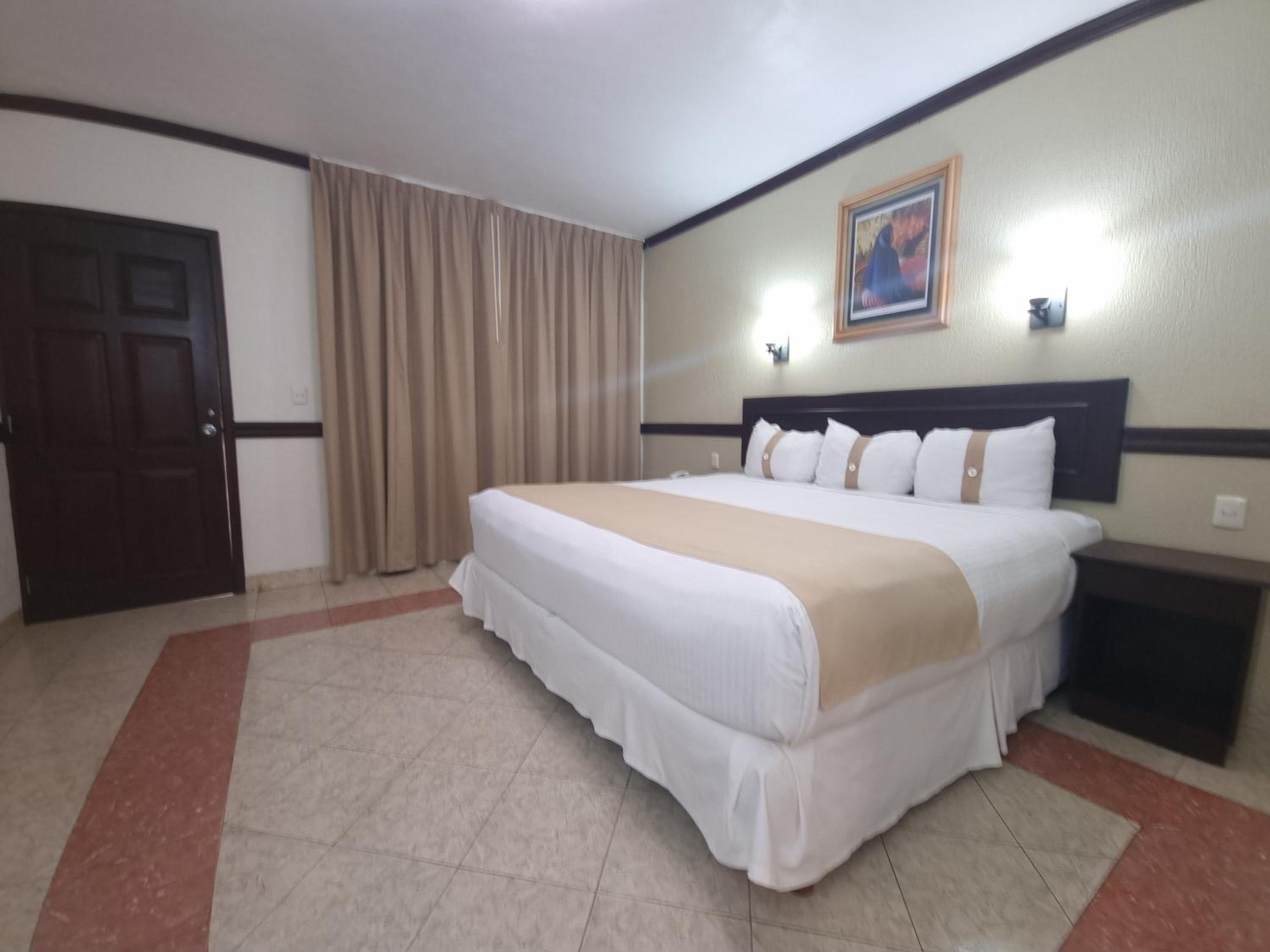 Deluxe King Room photo 1