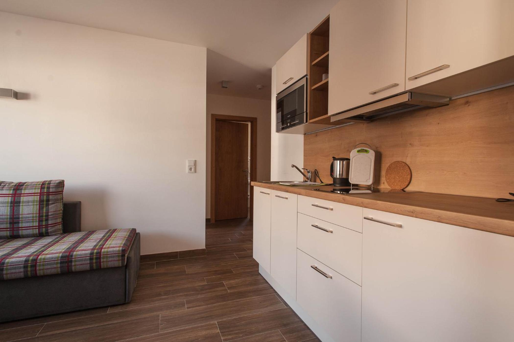 One-Bedroom Apartment (6 Adults) photo 3