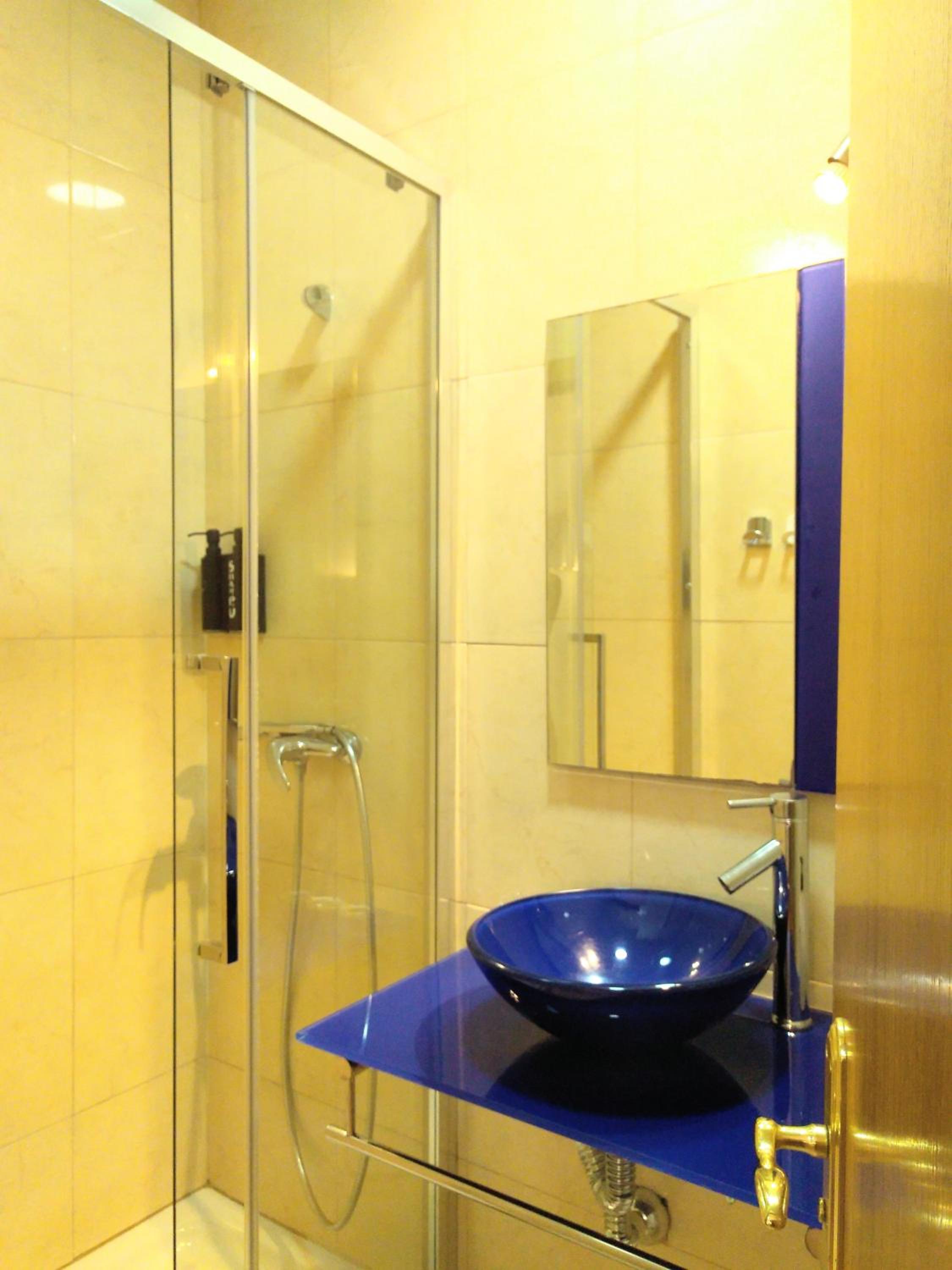 Double Room with Interior Window photo 2