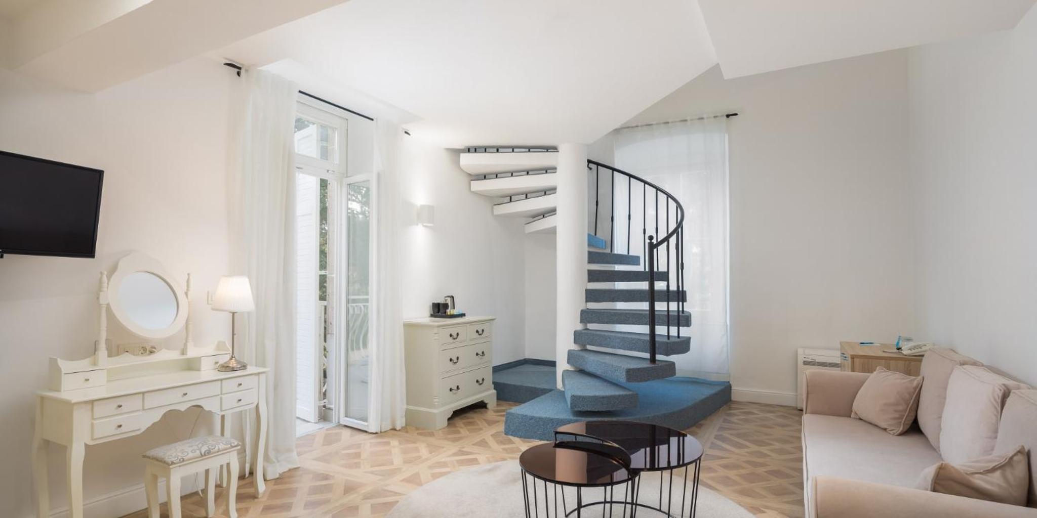 Luxury Duplex Suite with Balcony
