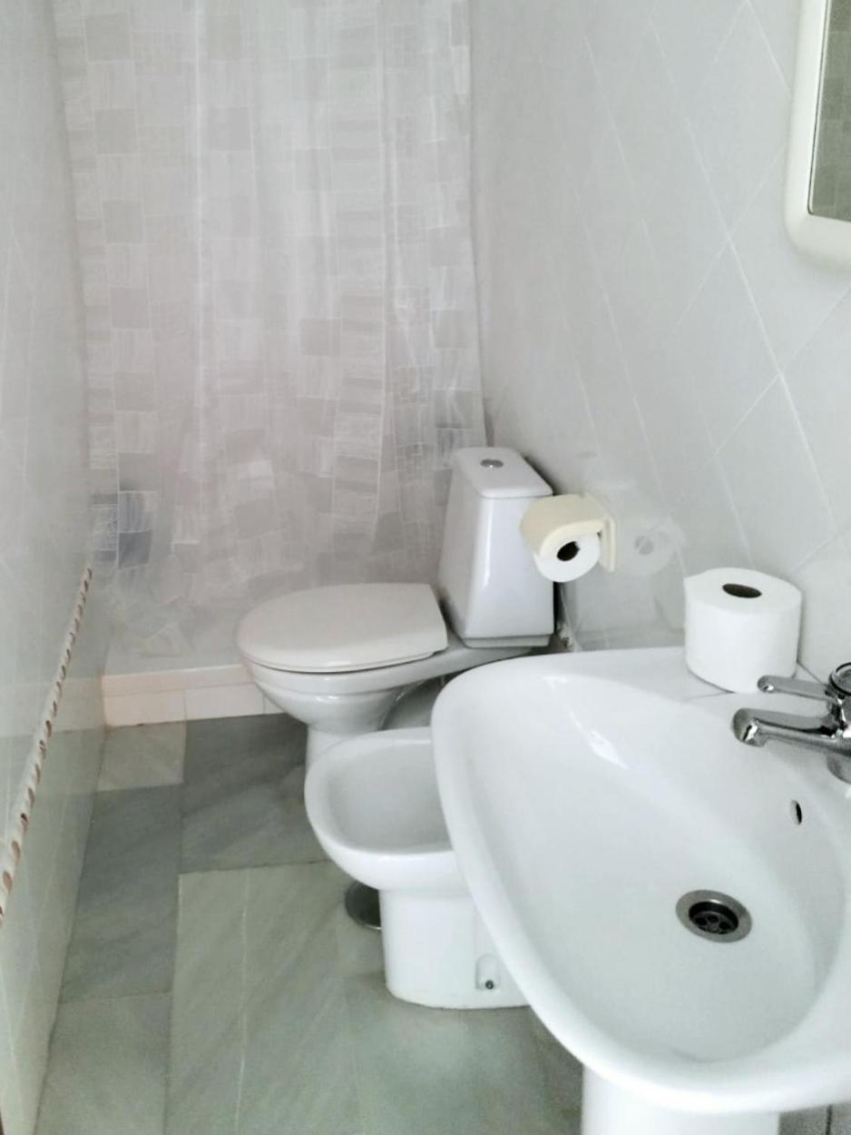 Double Room with Private Bathroom - Photo 6