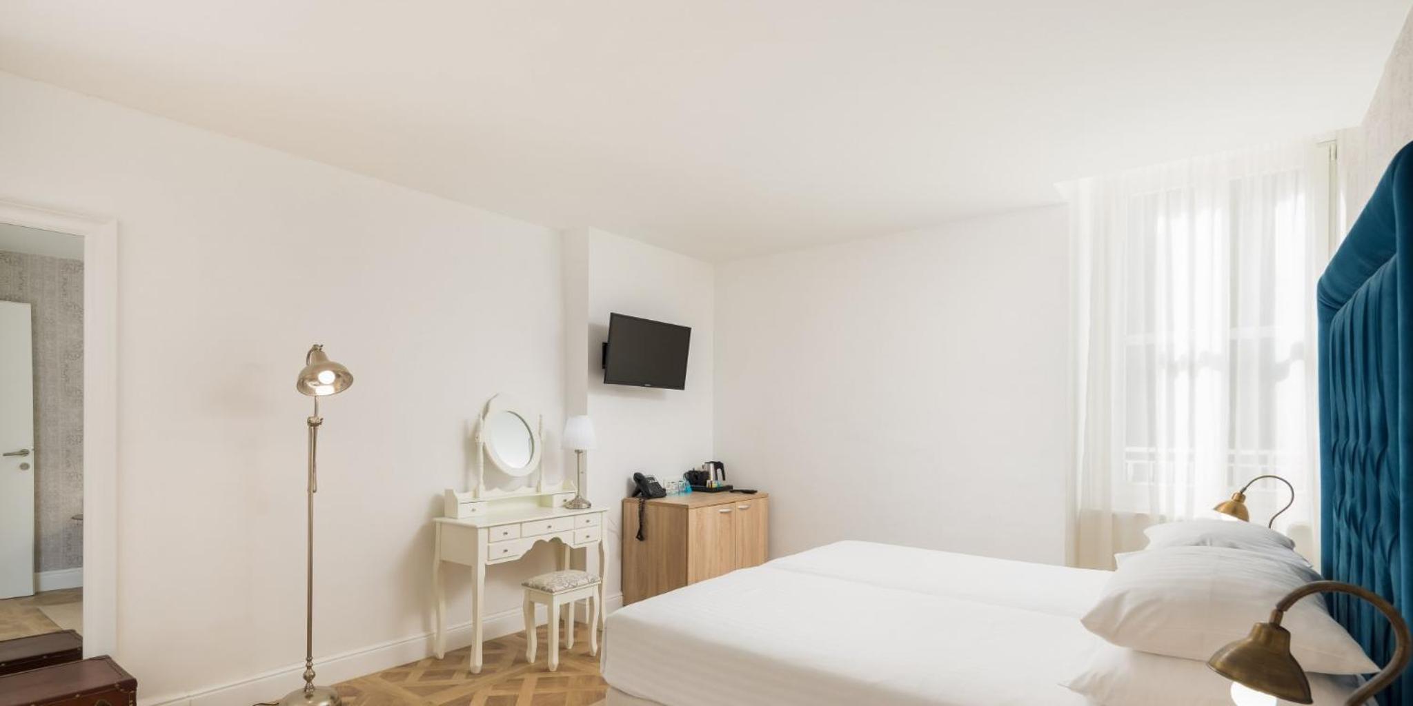 Luxury Double Room with Balcony