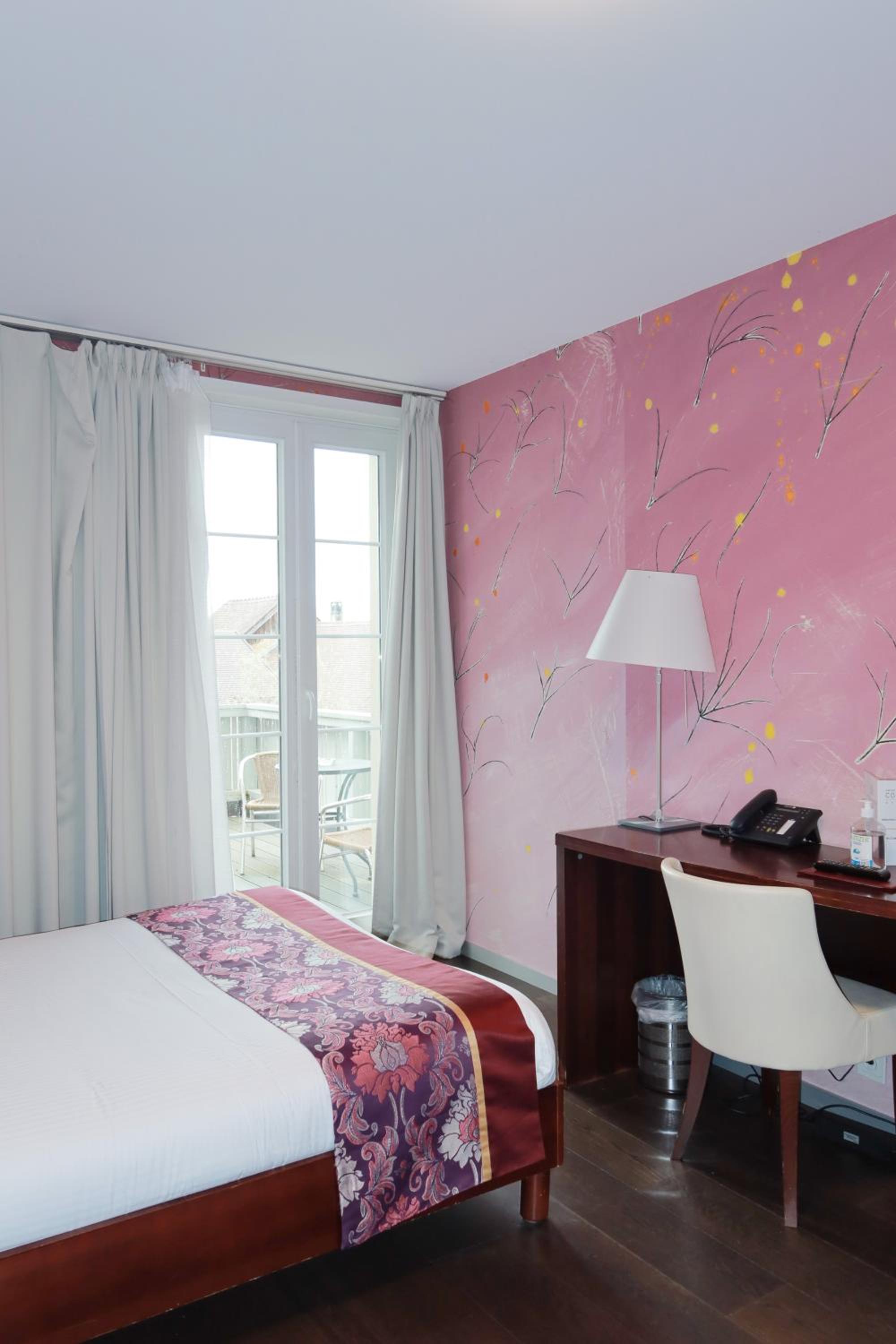 King Room with Balcony - Photo 2