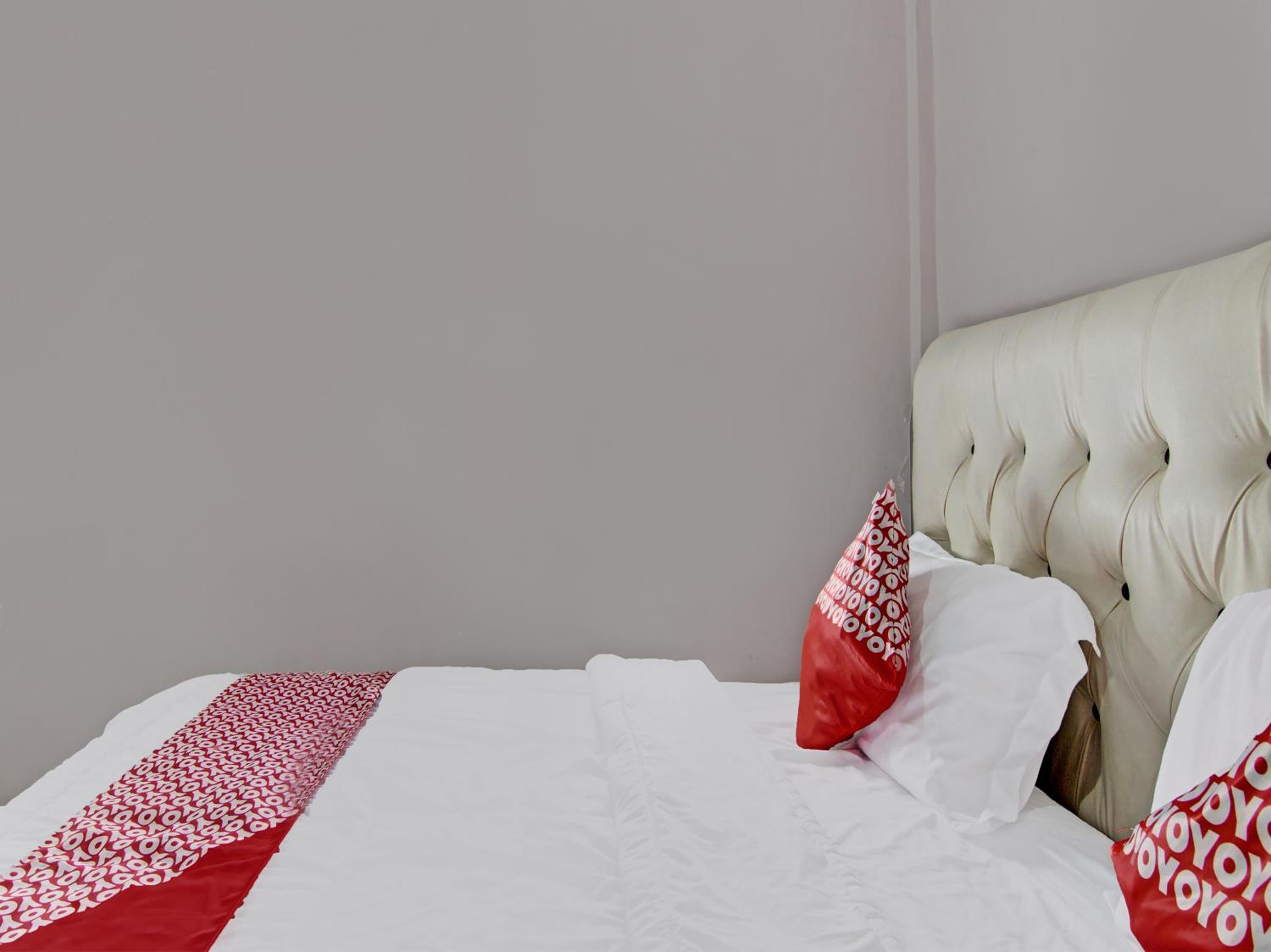 Deluxe Double Room - Photo 13