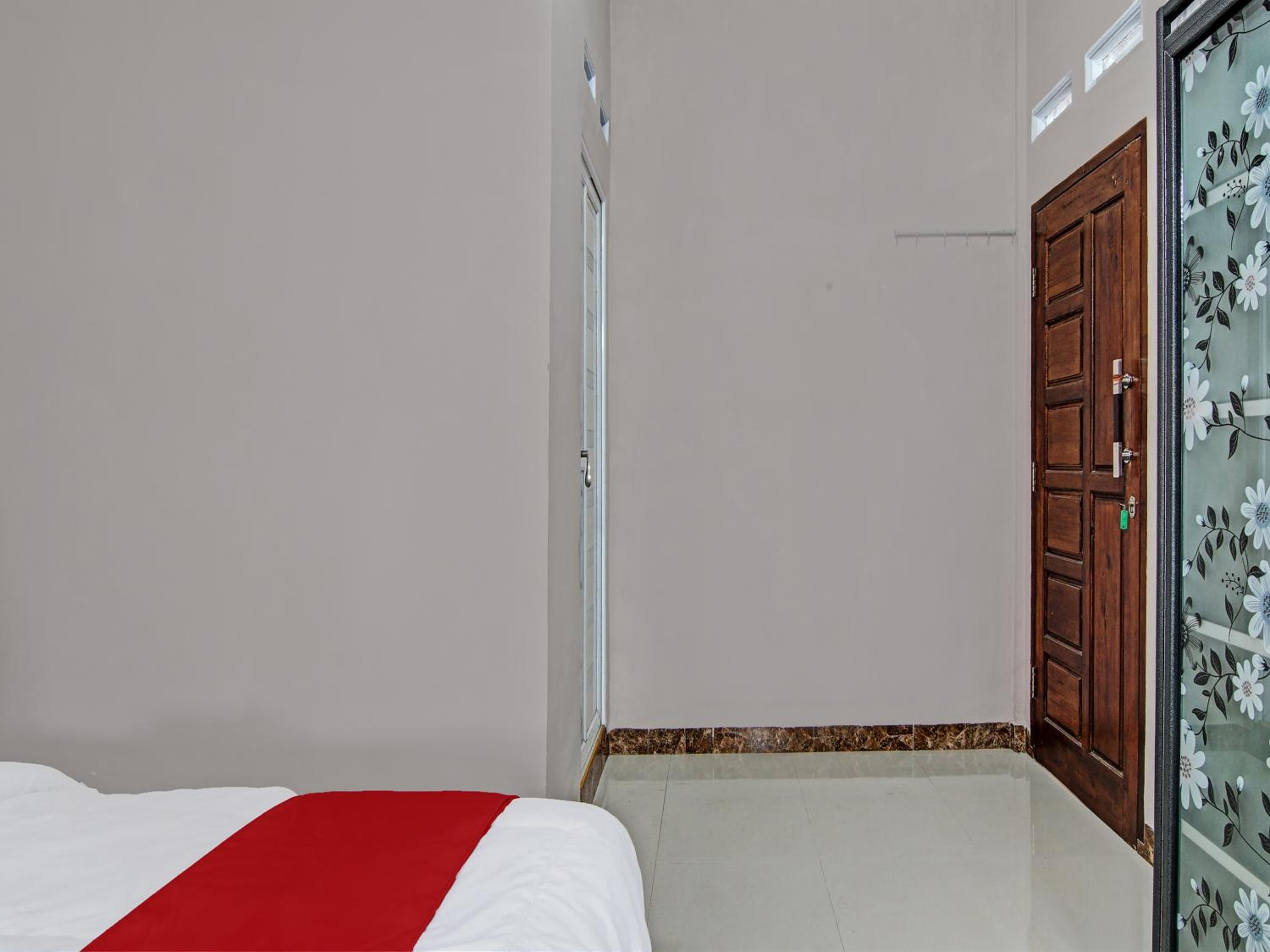 Deluxe Double Room - Photo 7
