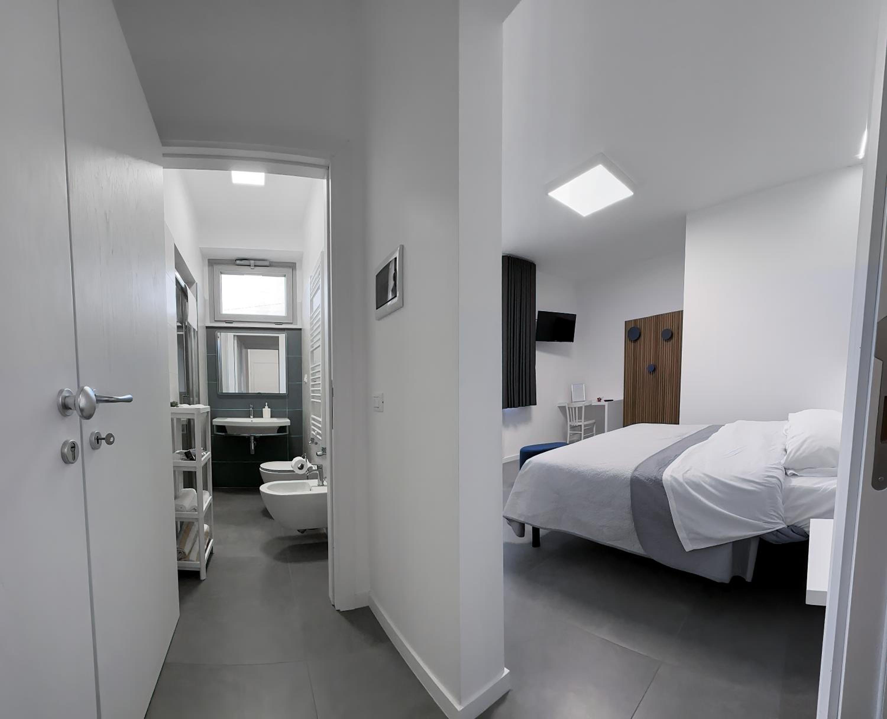 Double Room with Private Bathroom photo 3