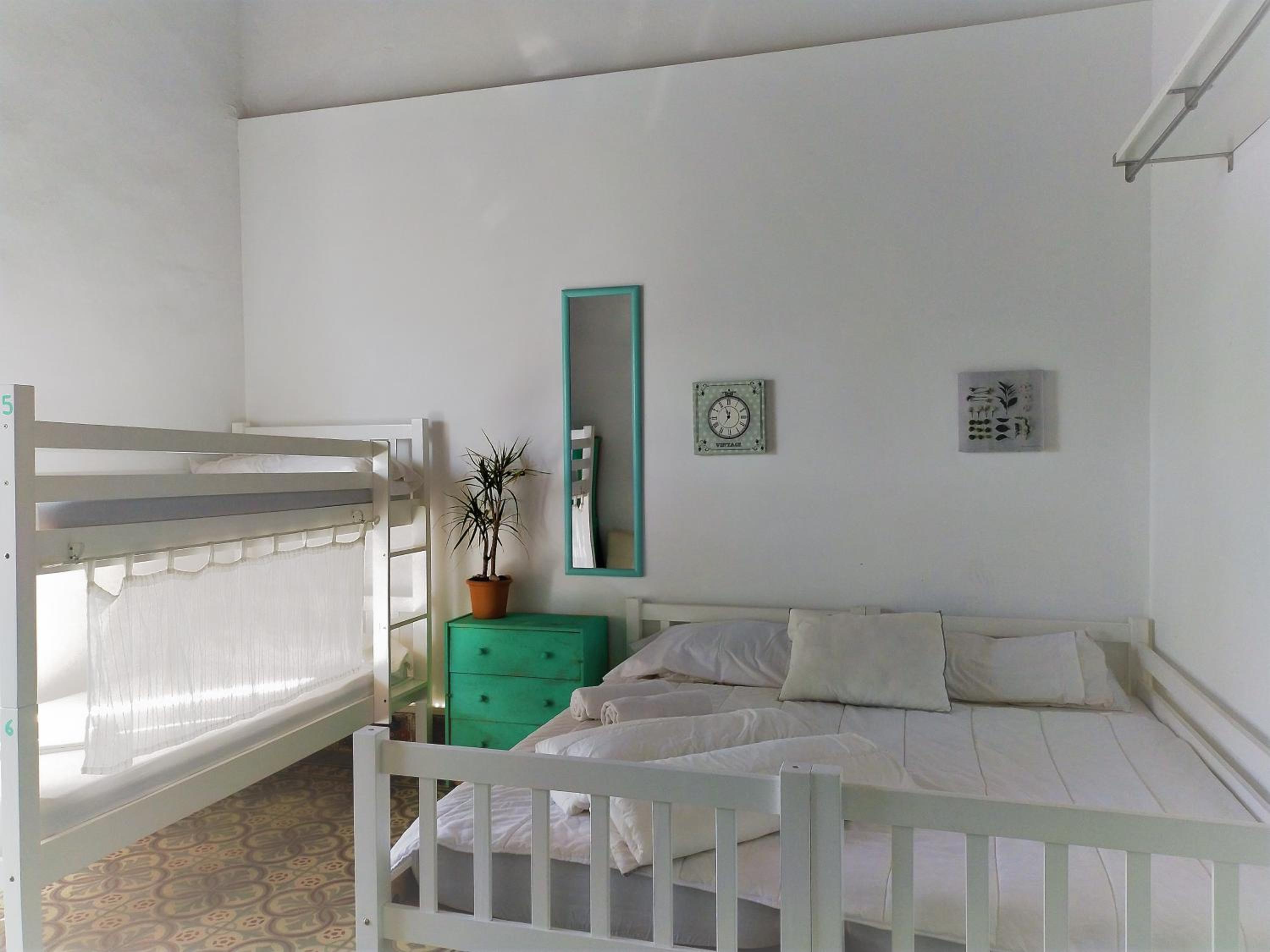Bed in 8-Bed Dormitory Room photo 3