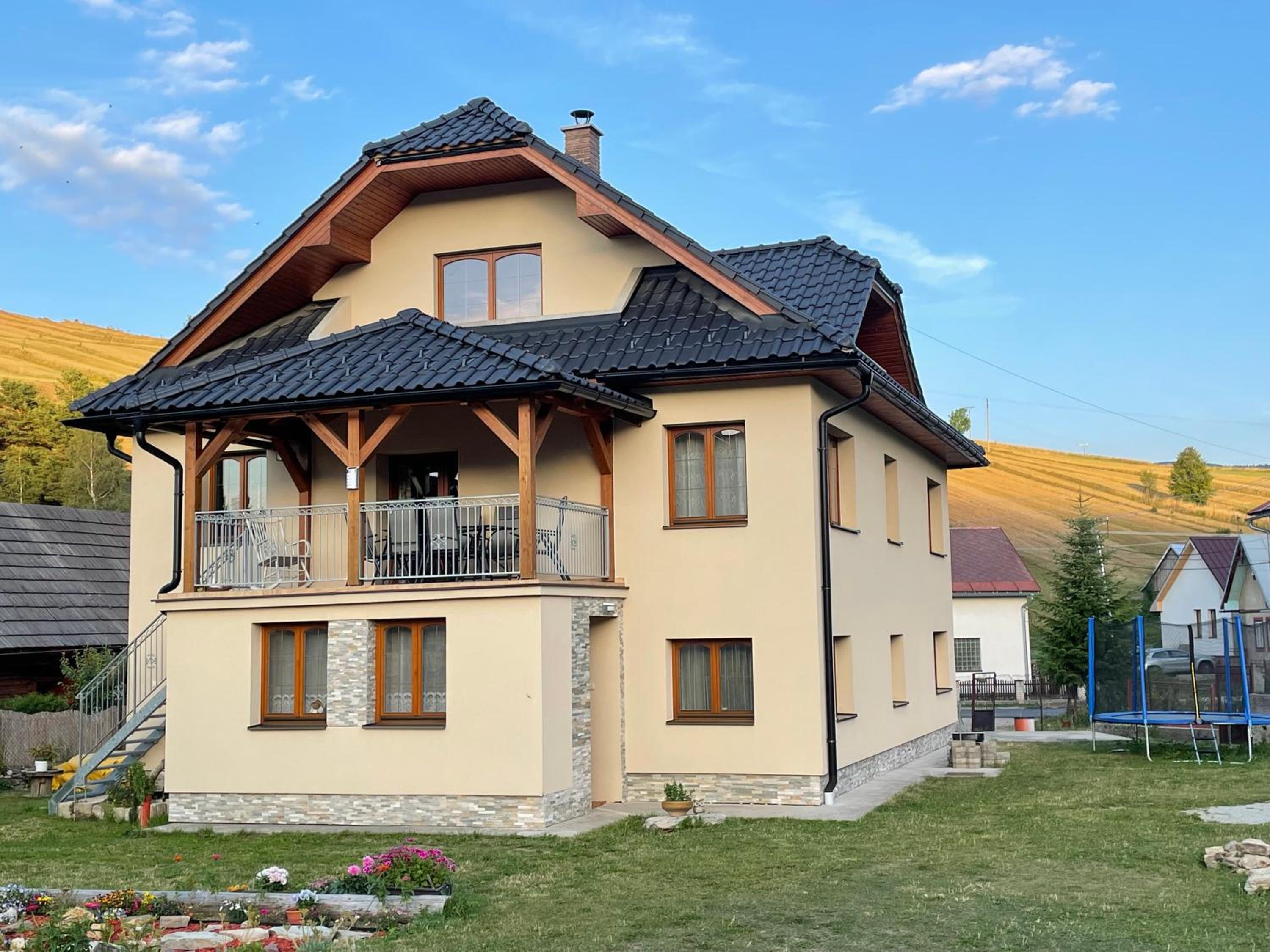 Three-Bedroom House photo 2
