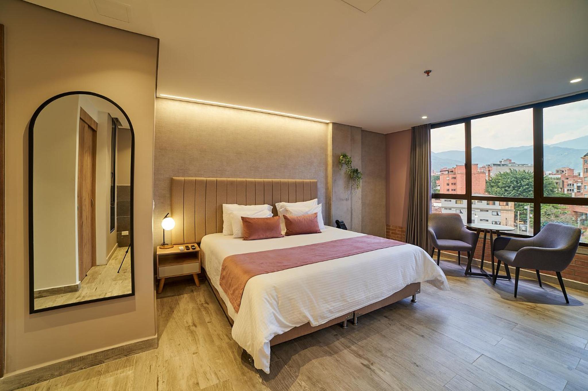 Suite with Hot Tub - Photo 22