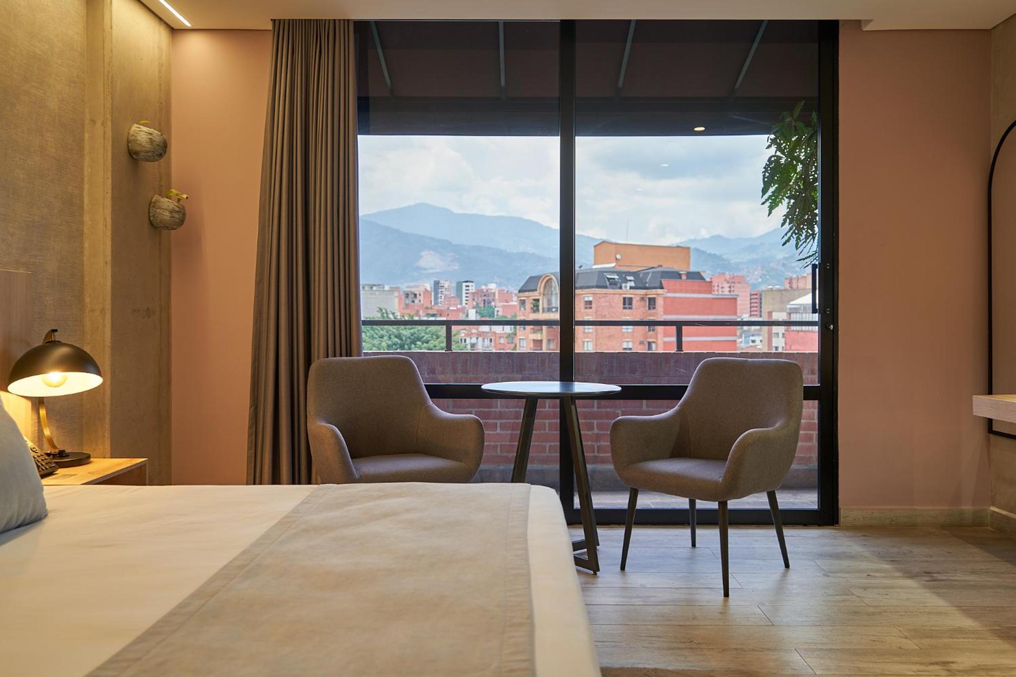 Junior Suite with Balcony - Photo 2