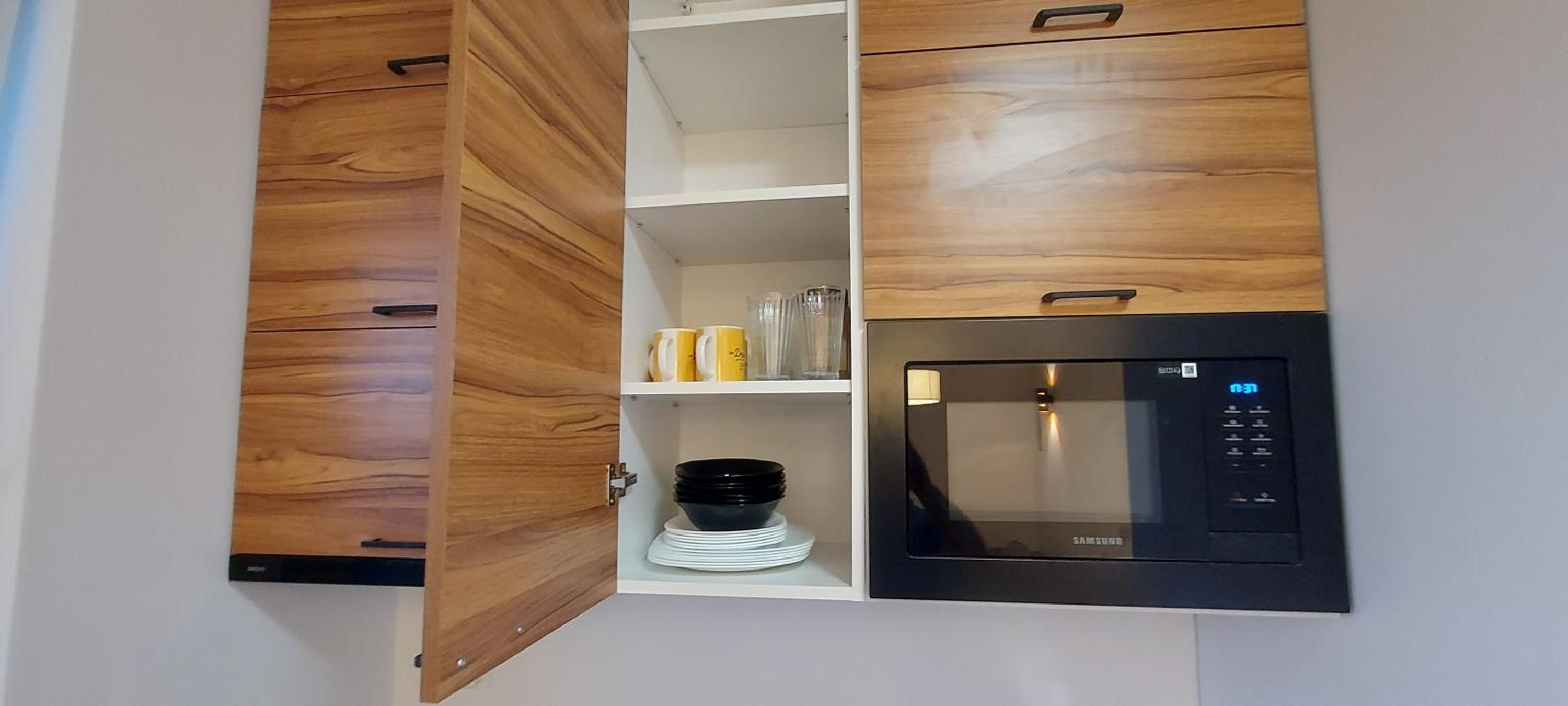 Apartment with Balcony - Photo 4