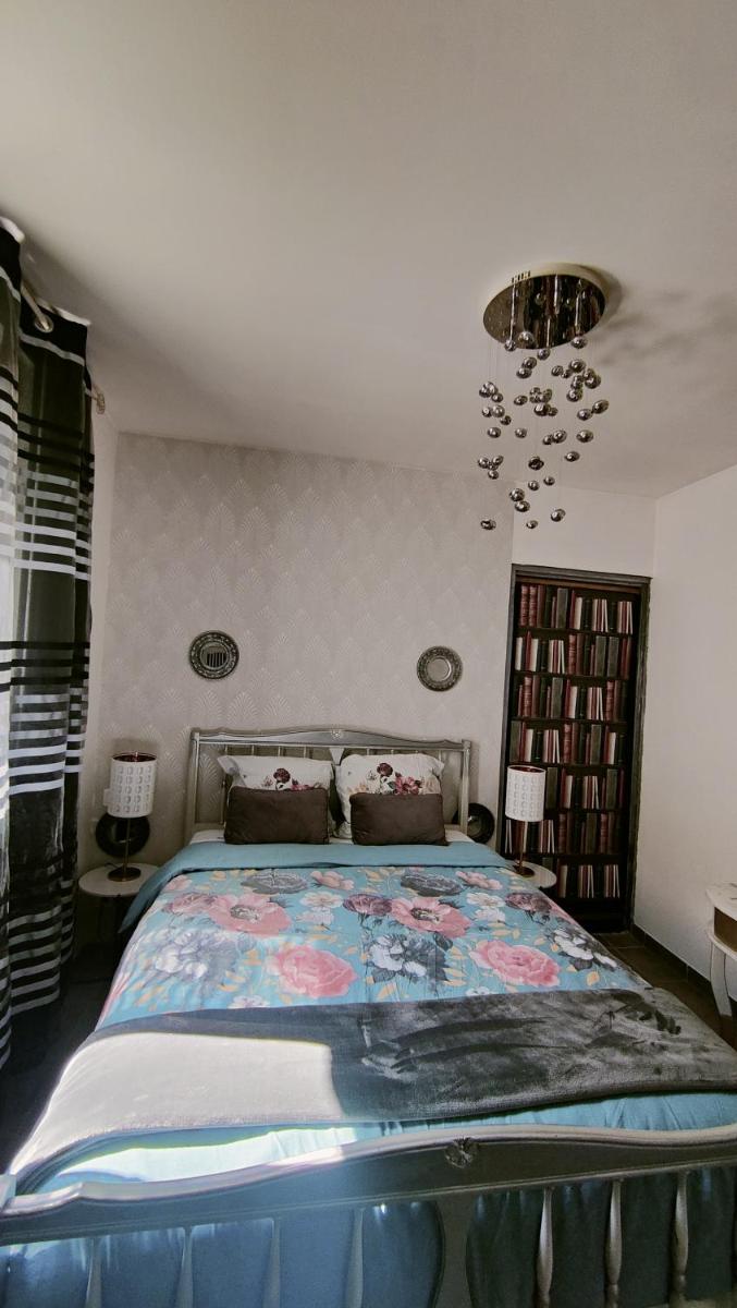 Apartment with Terrace - Photo 30