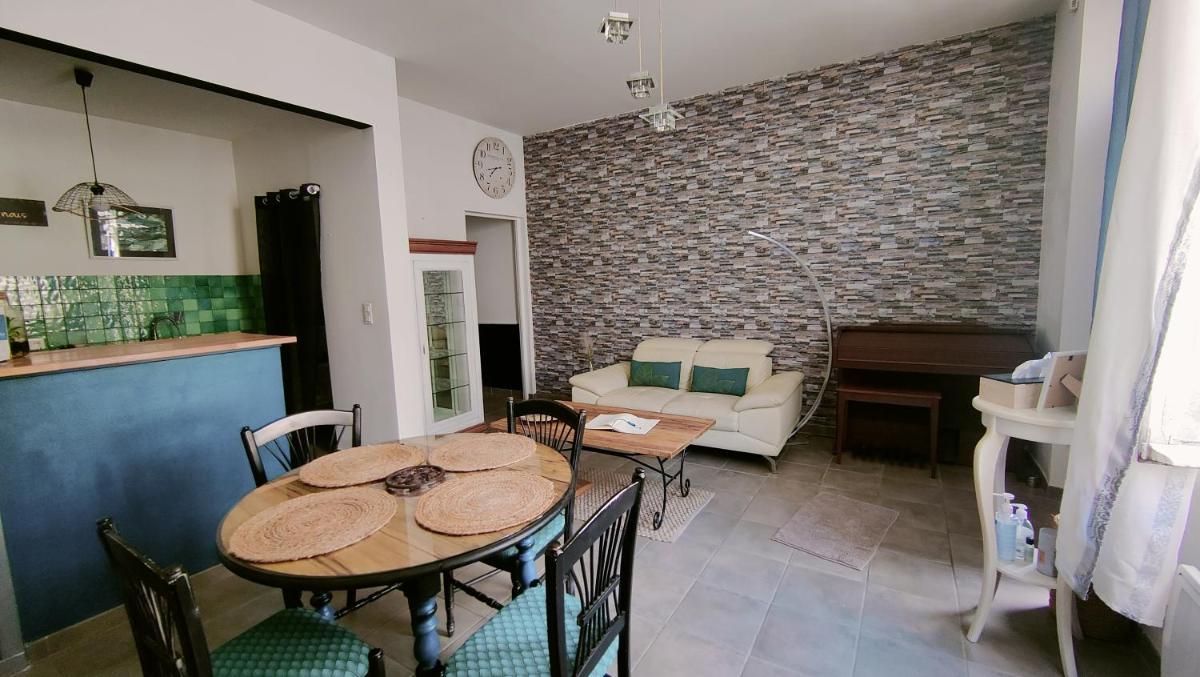 Apartment with Terrace - Photo 35