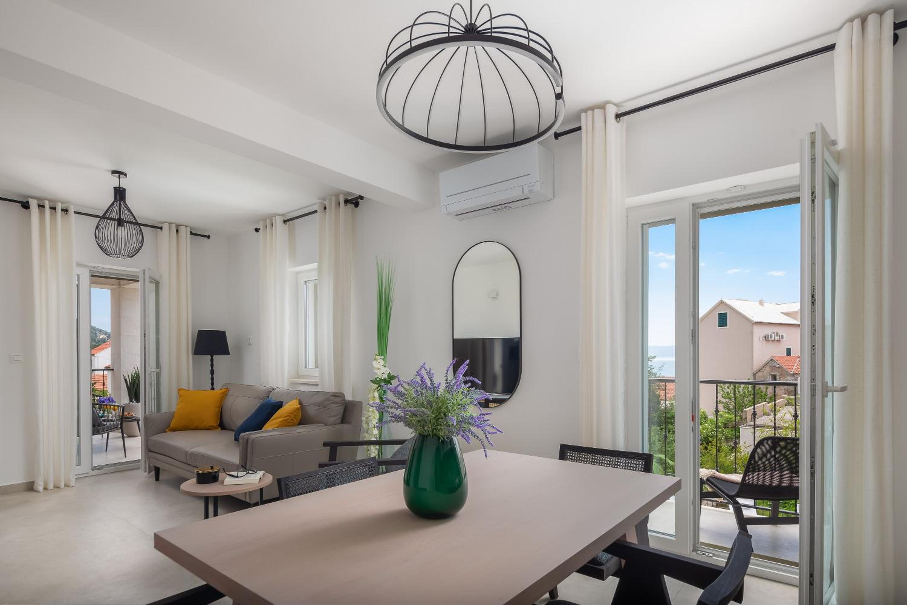 King Suite with Pool View