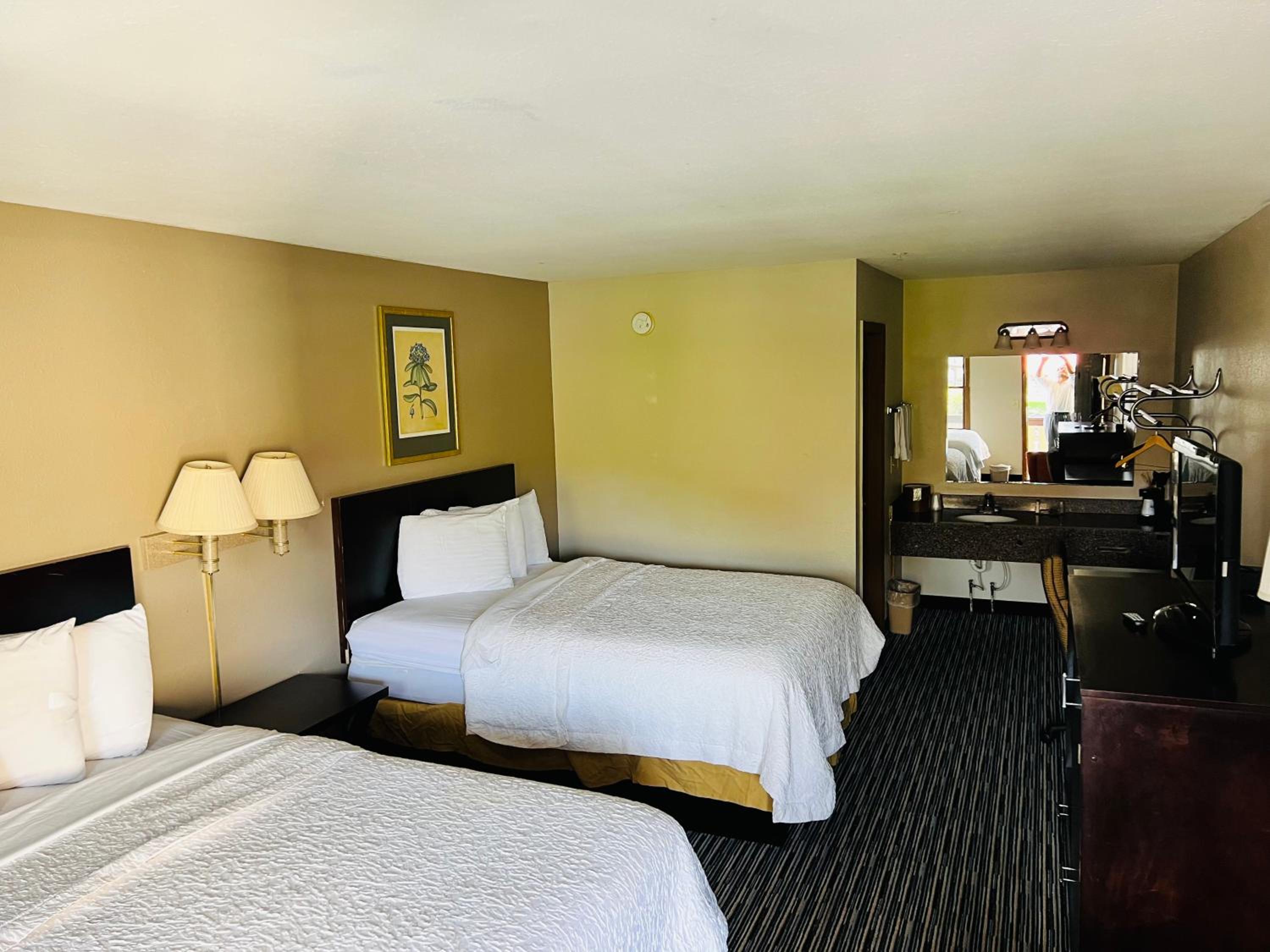Double Room with Two Double Beds - Non Smoking - Photo 1