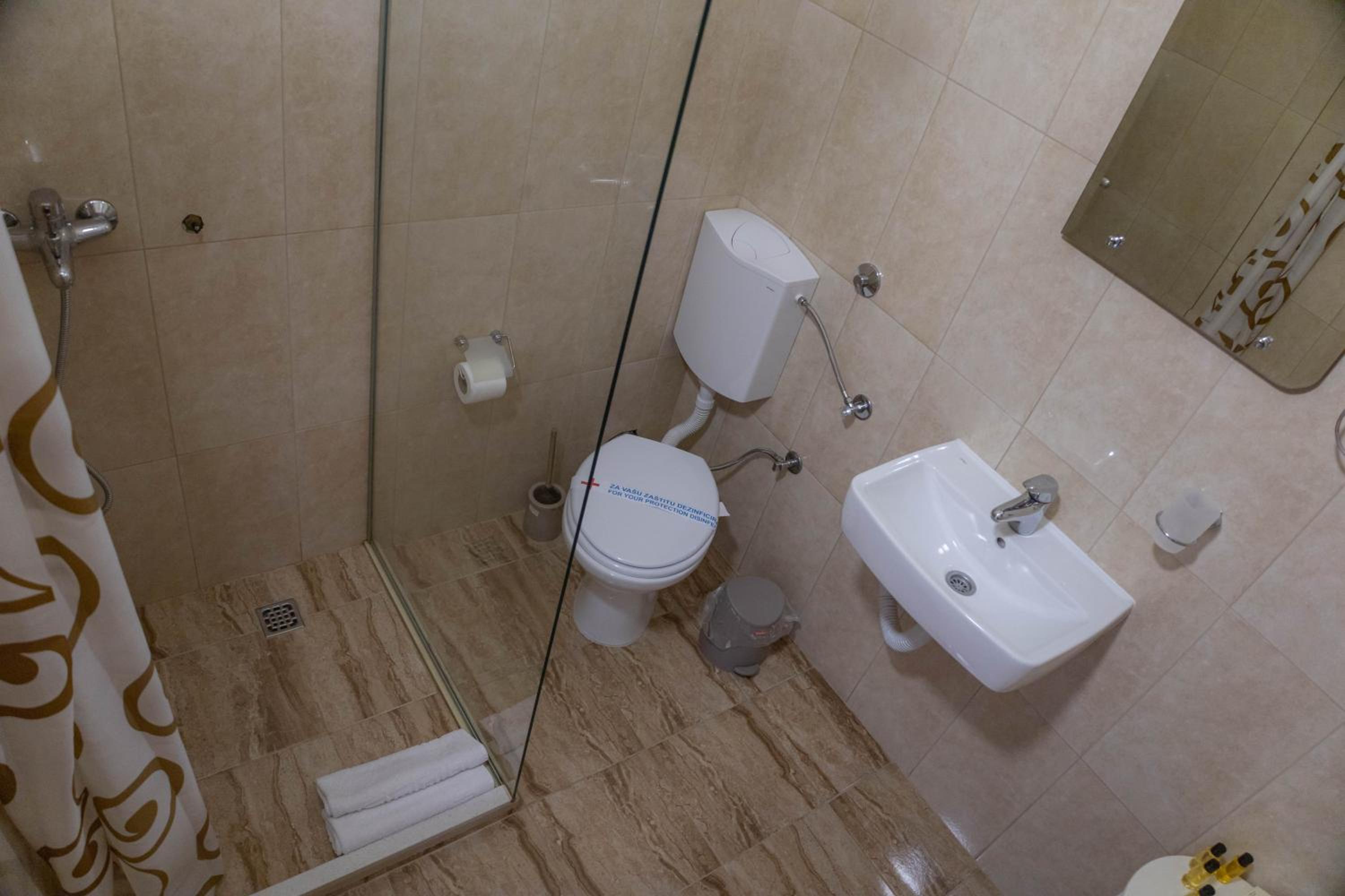 Single Room with Bathroom photo 3